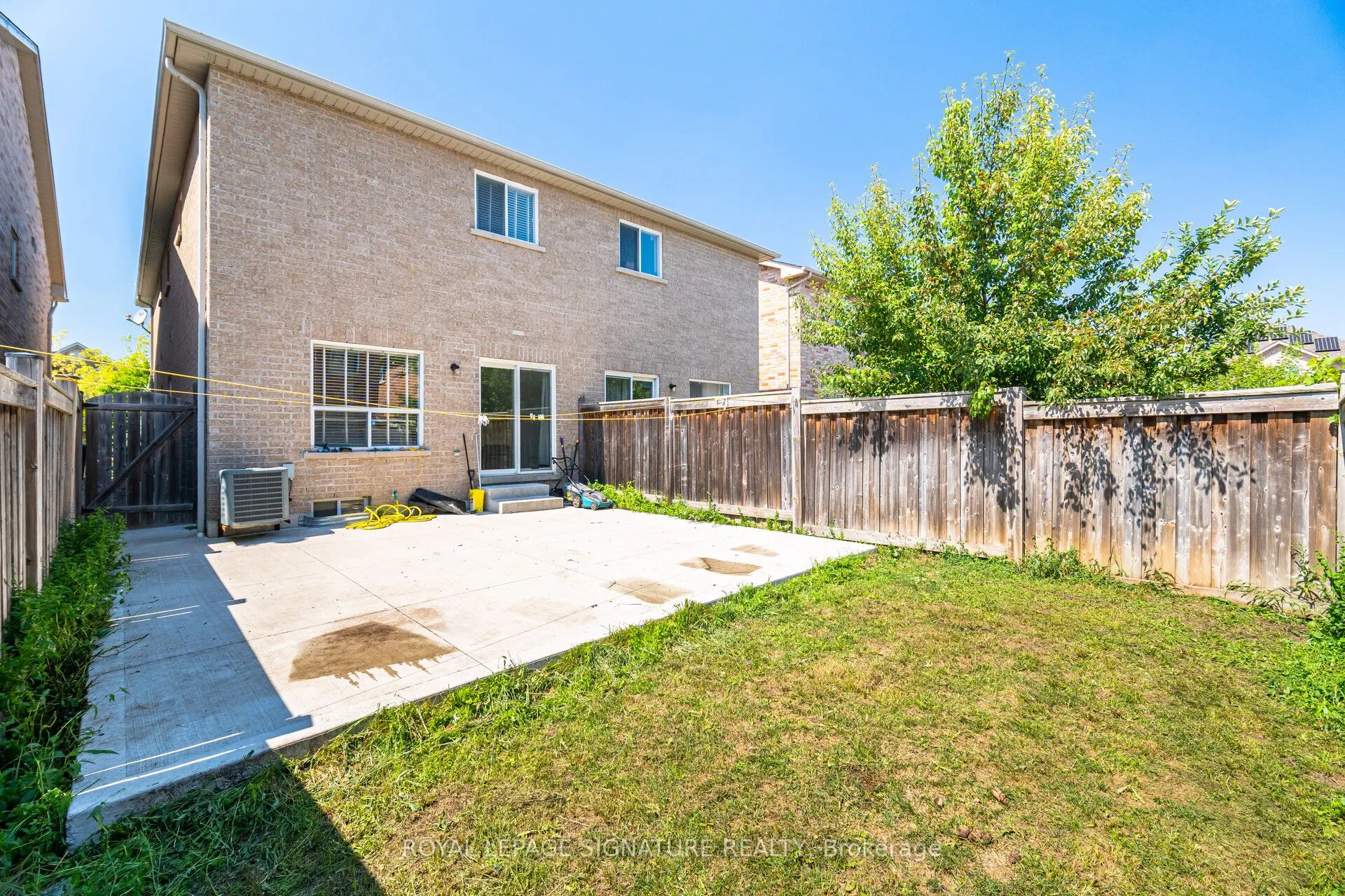443 Comiskey Crescent
