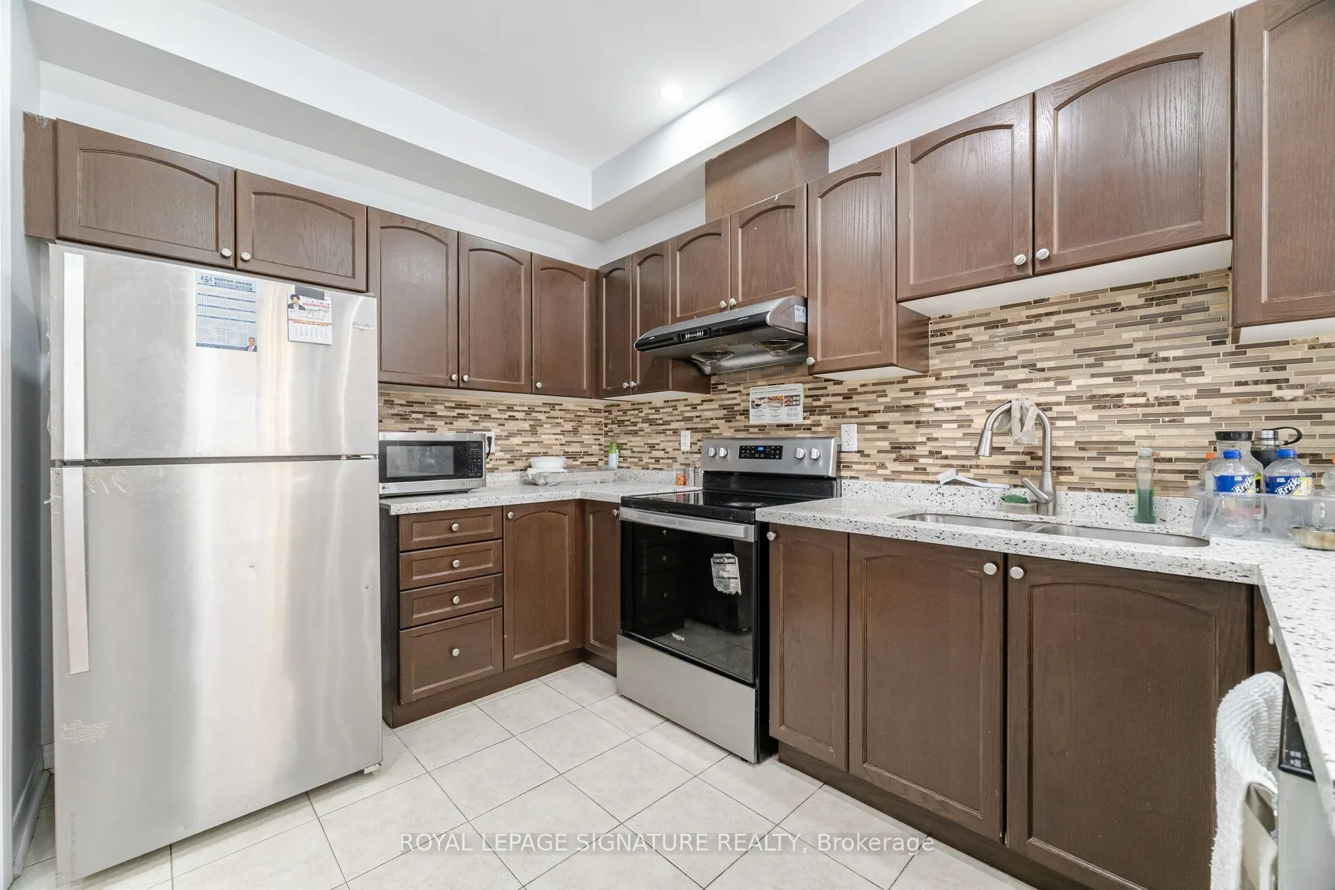 443 Comiskey Crescent