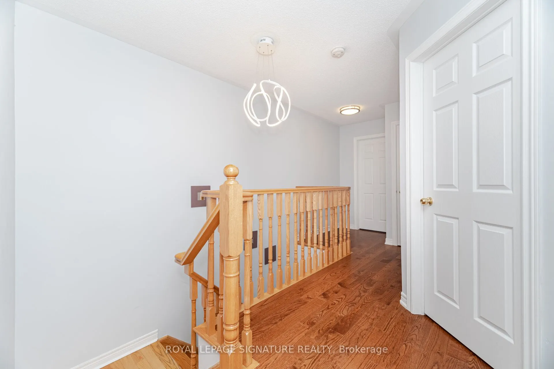 443 Comiskey Crescent
