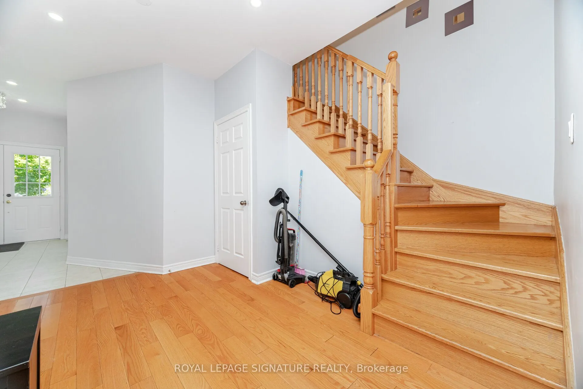 443 Comiskey Crescent