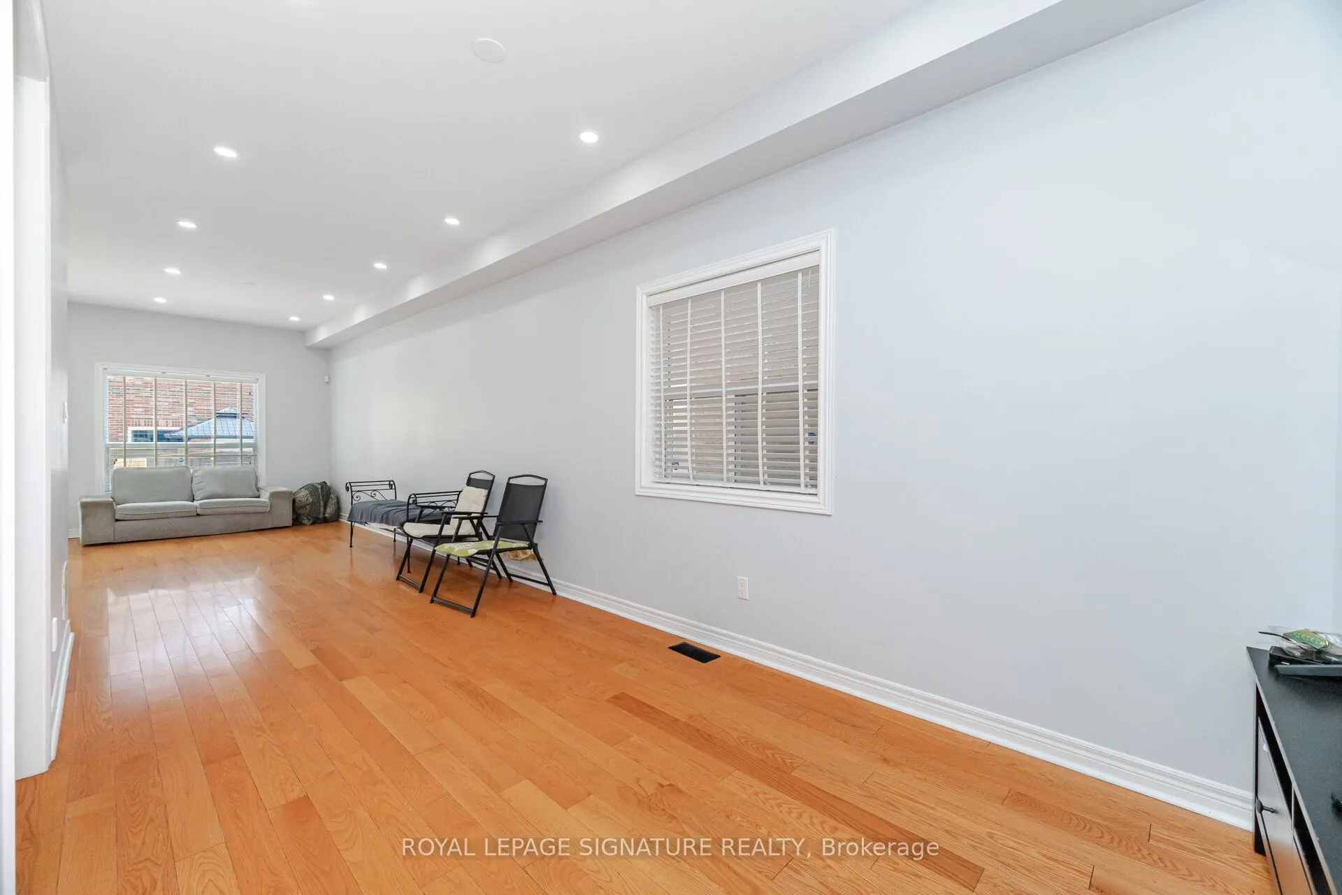 443 Comiskey Crescent
