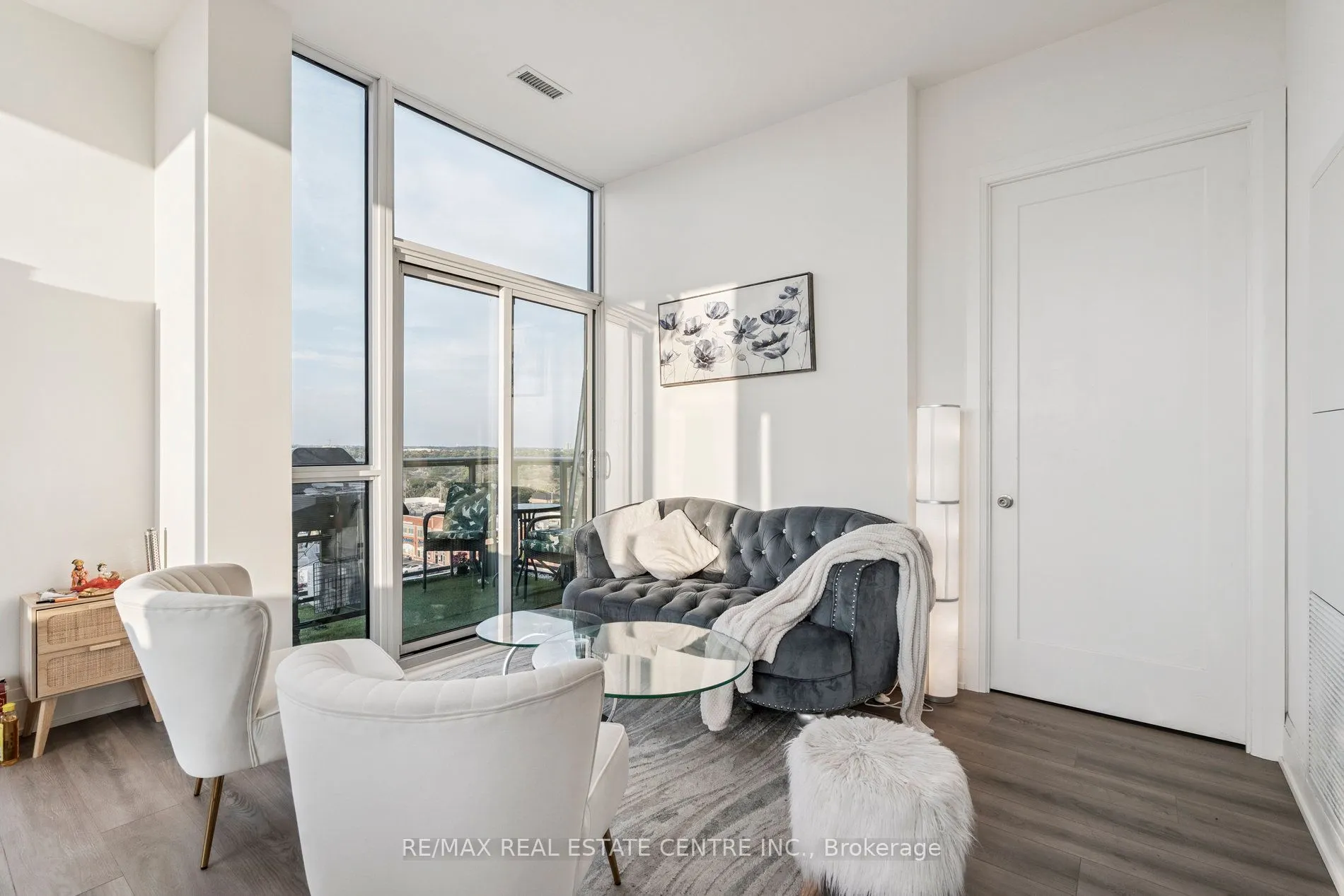 509 Dundas Street, #804