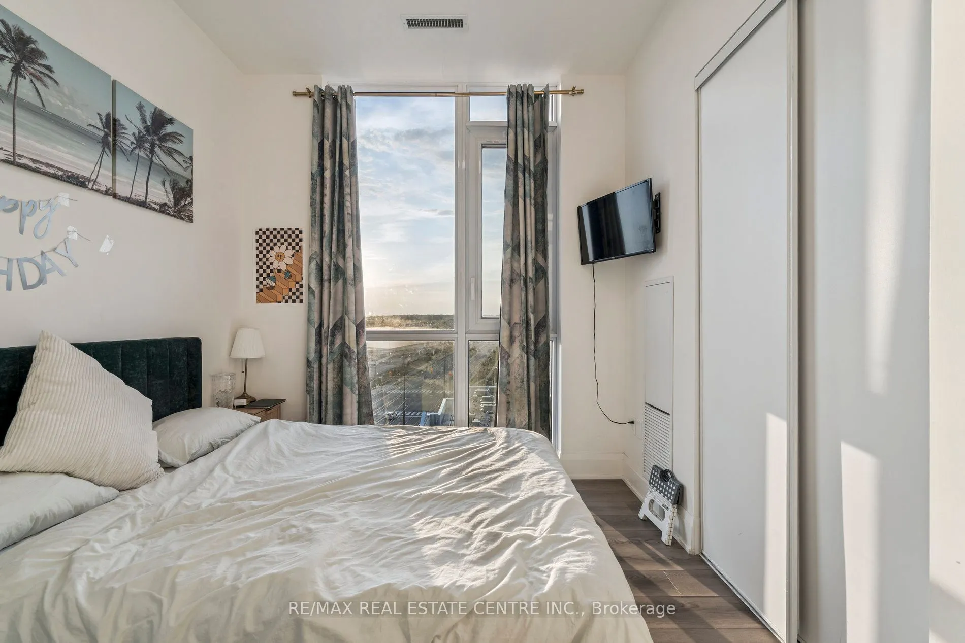 509 Dundas Street, #804