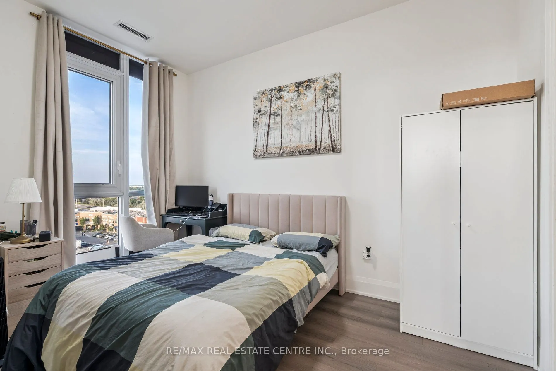509 Dundas Street, #804