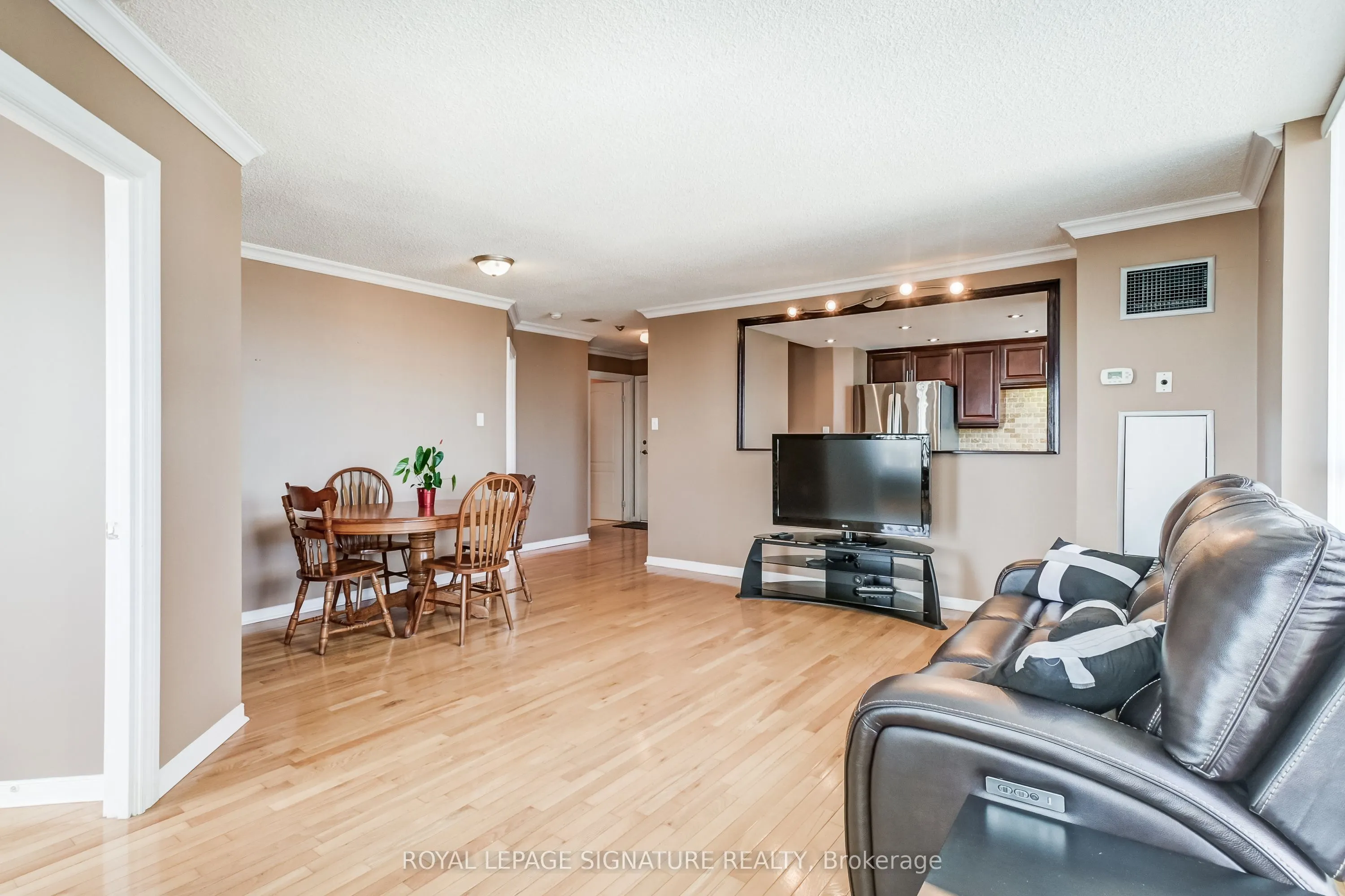 75 King Street E, #1105