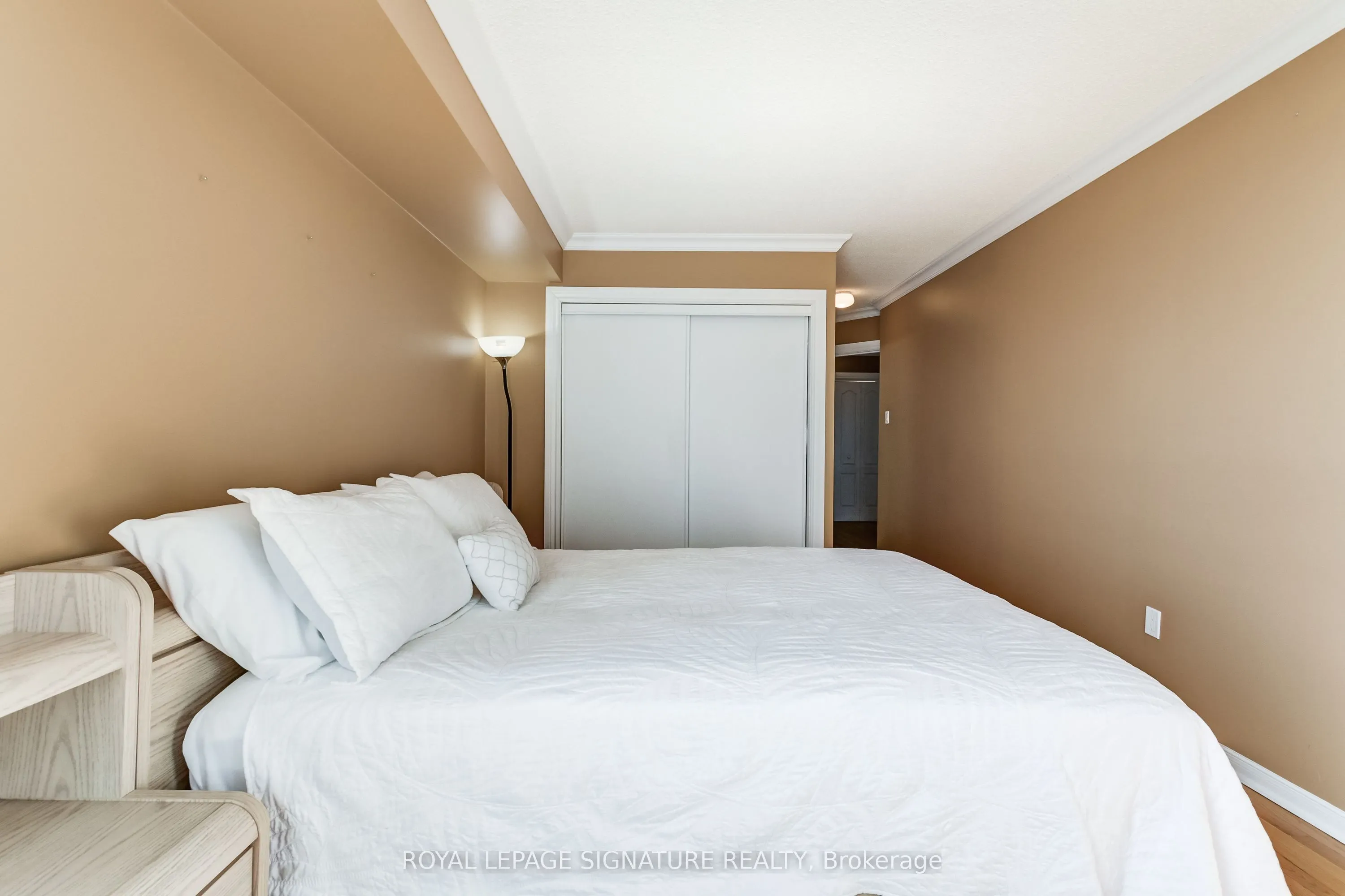 75 King Street E, #1105