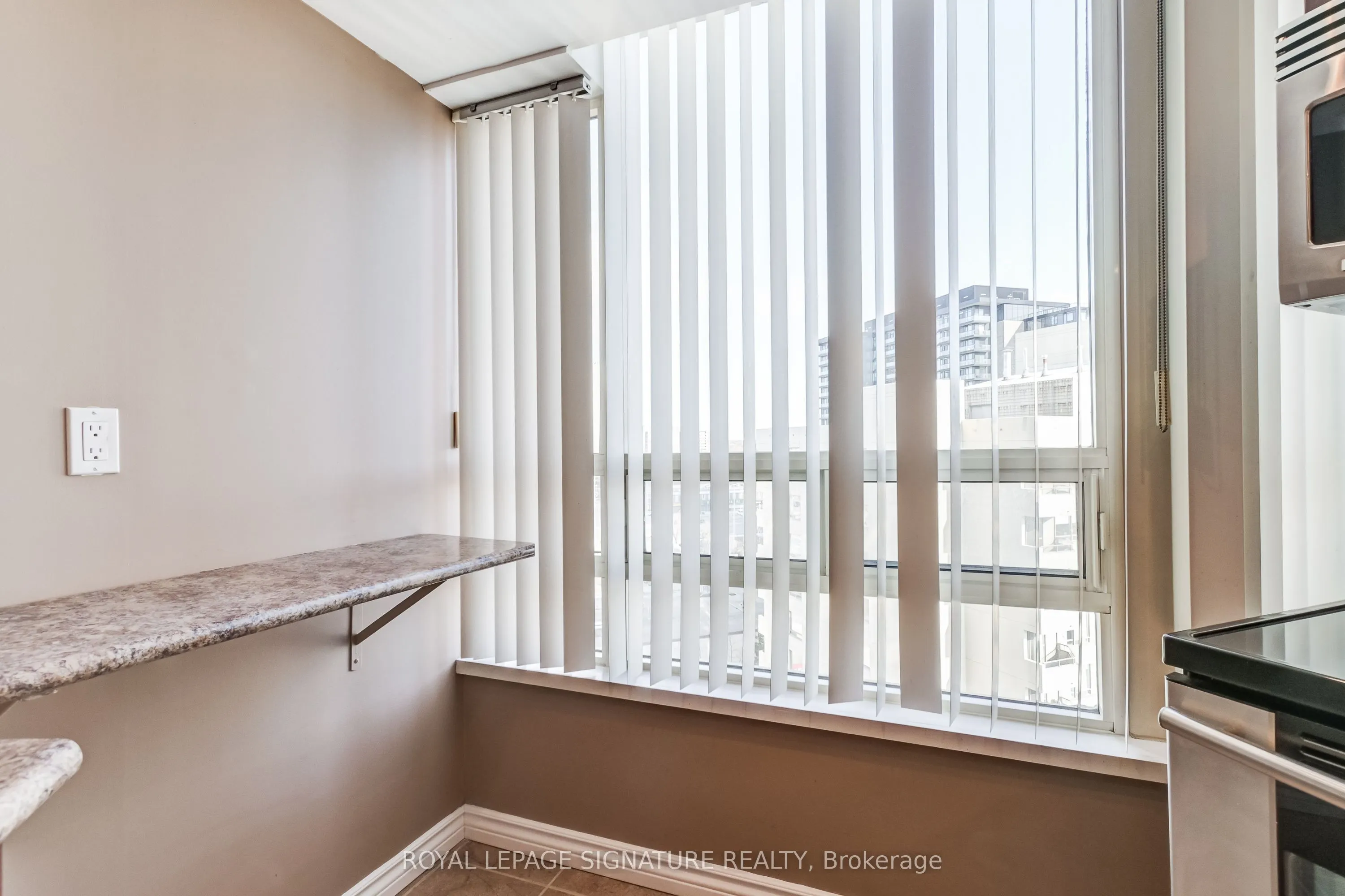 75 King Street E, #1105