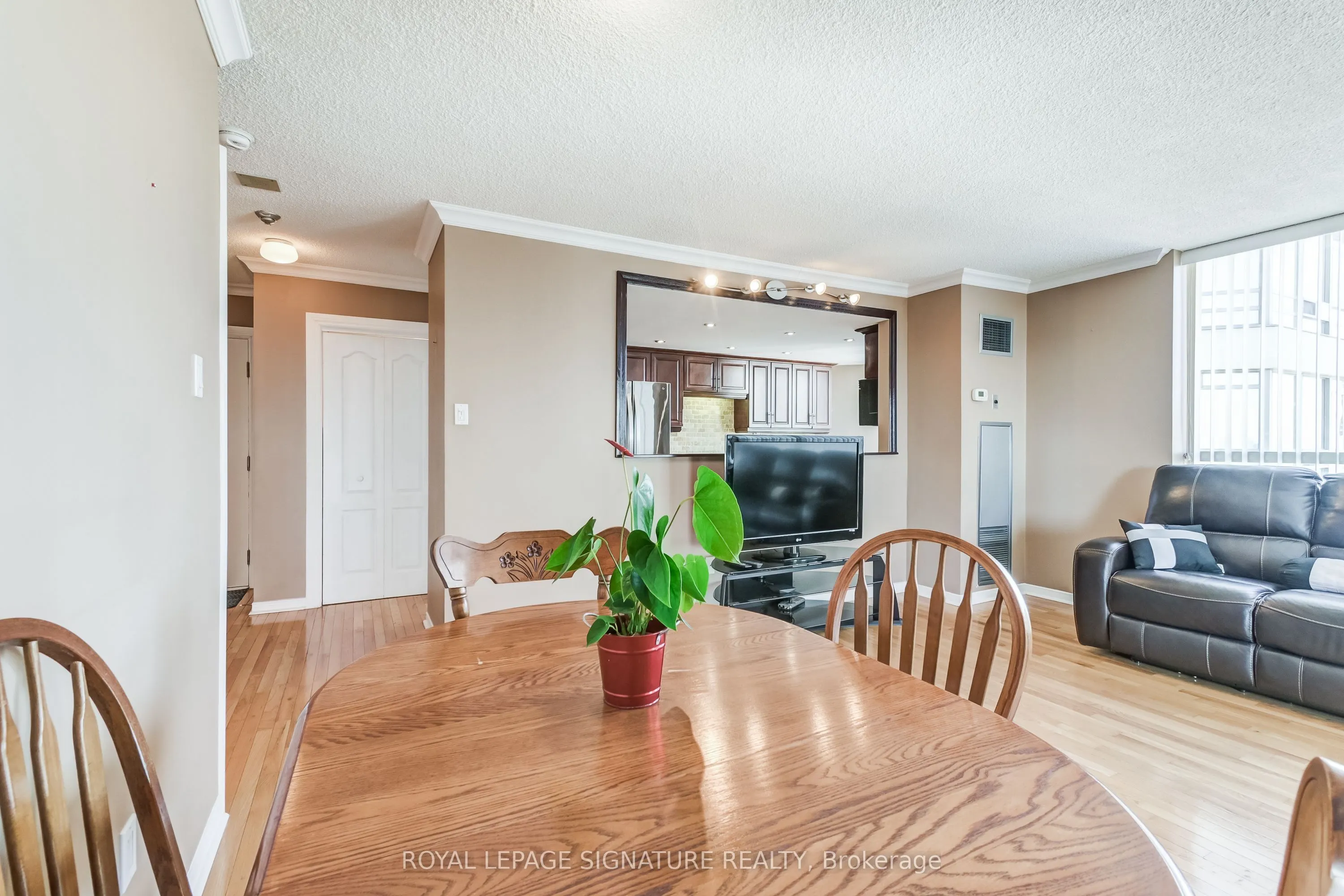 75 King Street E, #1105