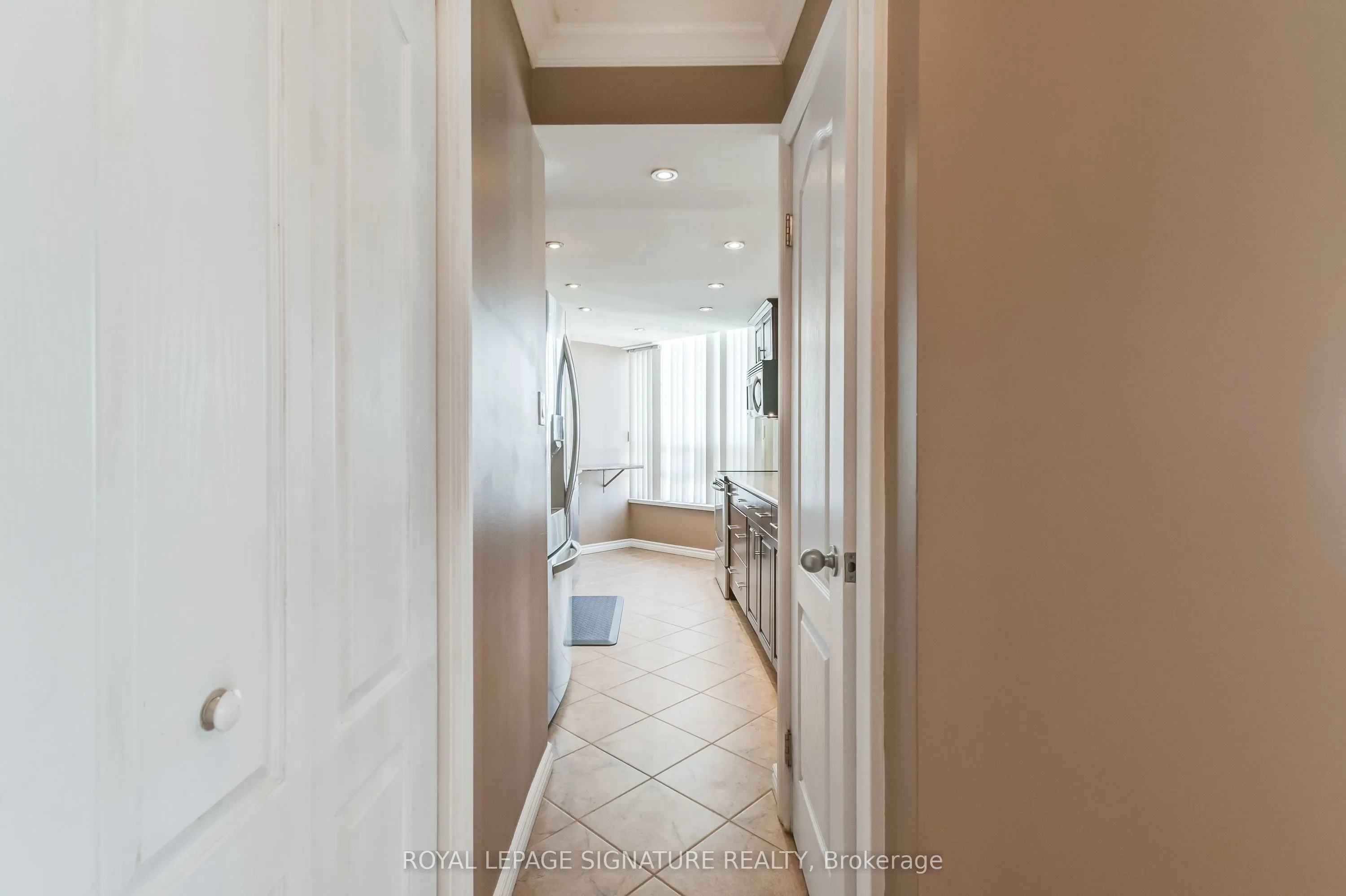 75 King Street E, #1105