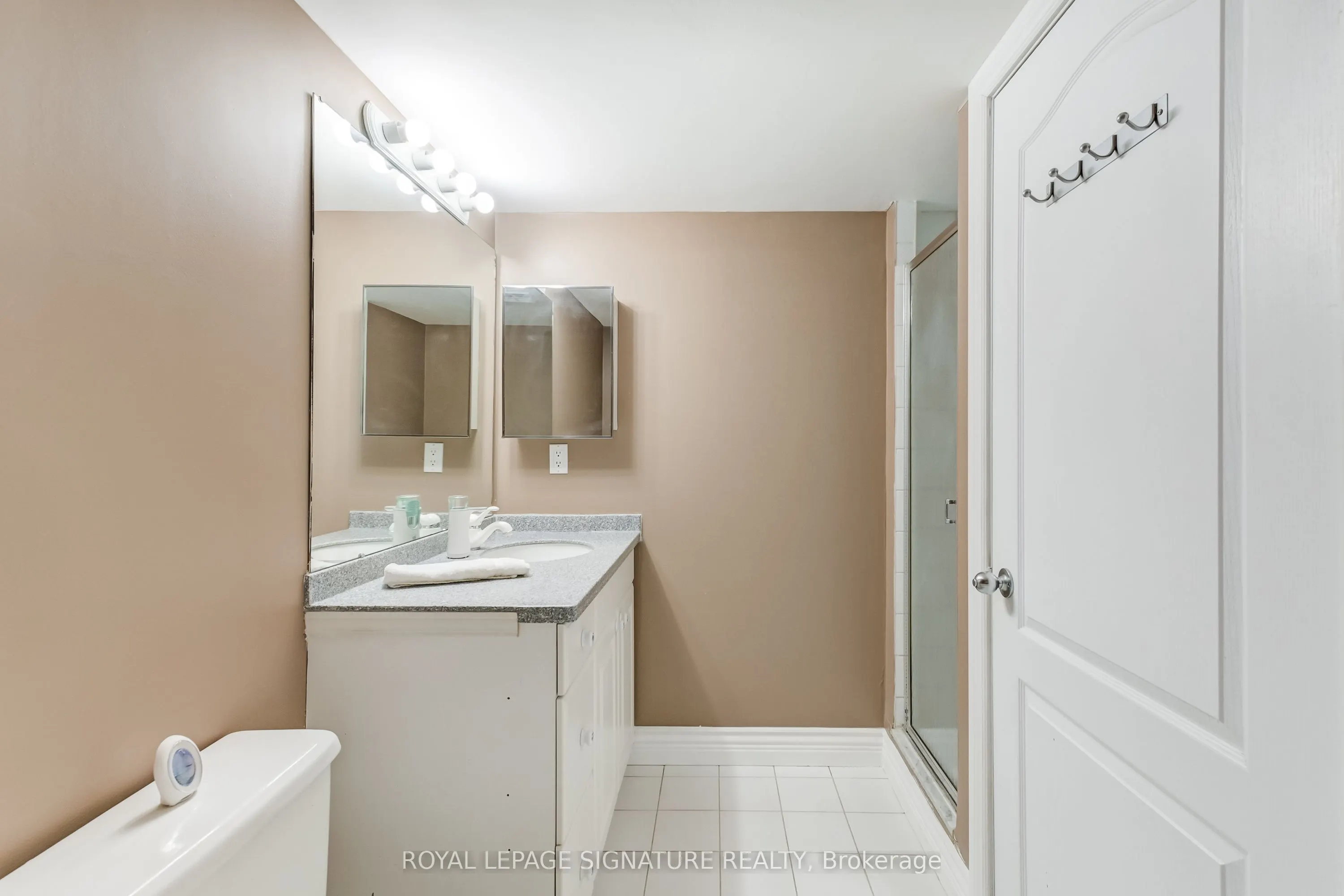 75 King Street E, #1105