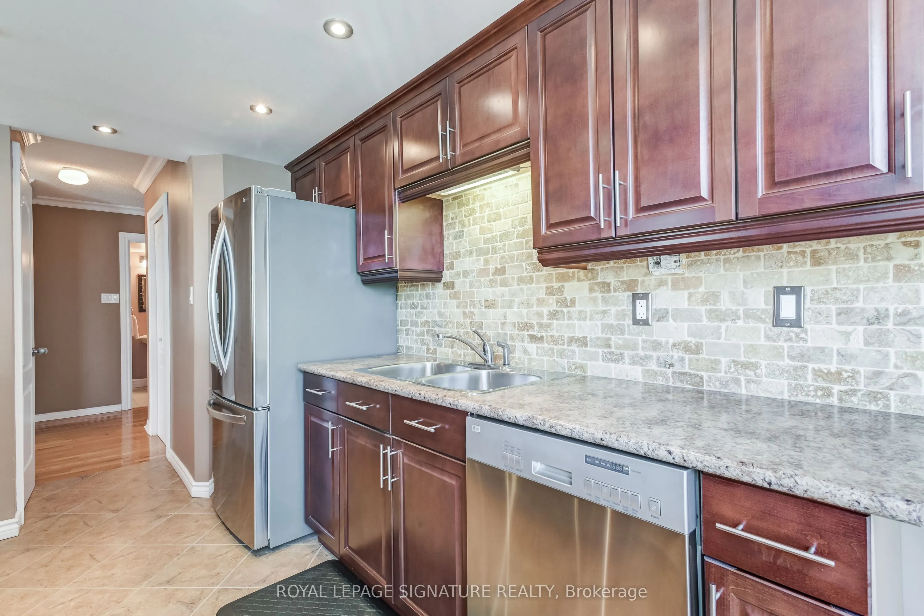 75 King Street E, #1105
