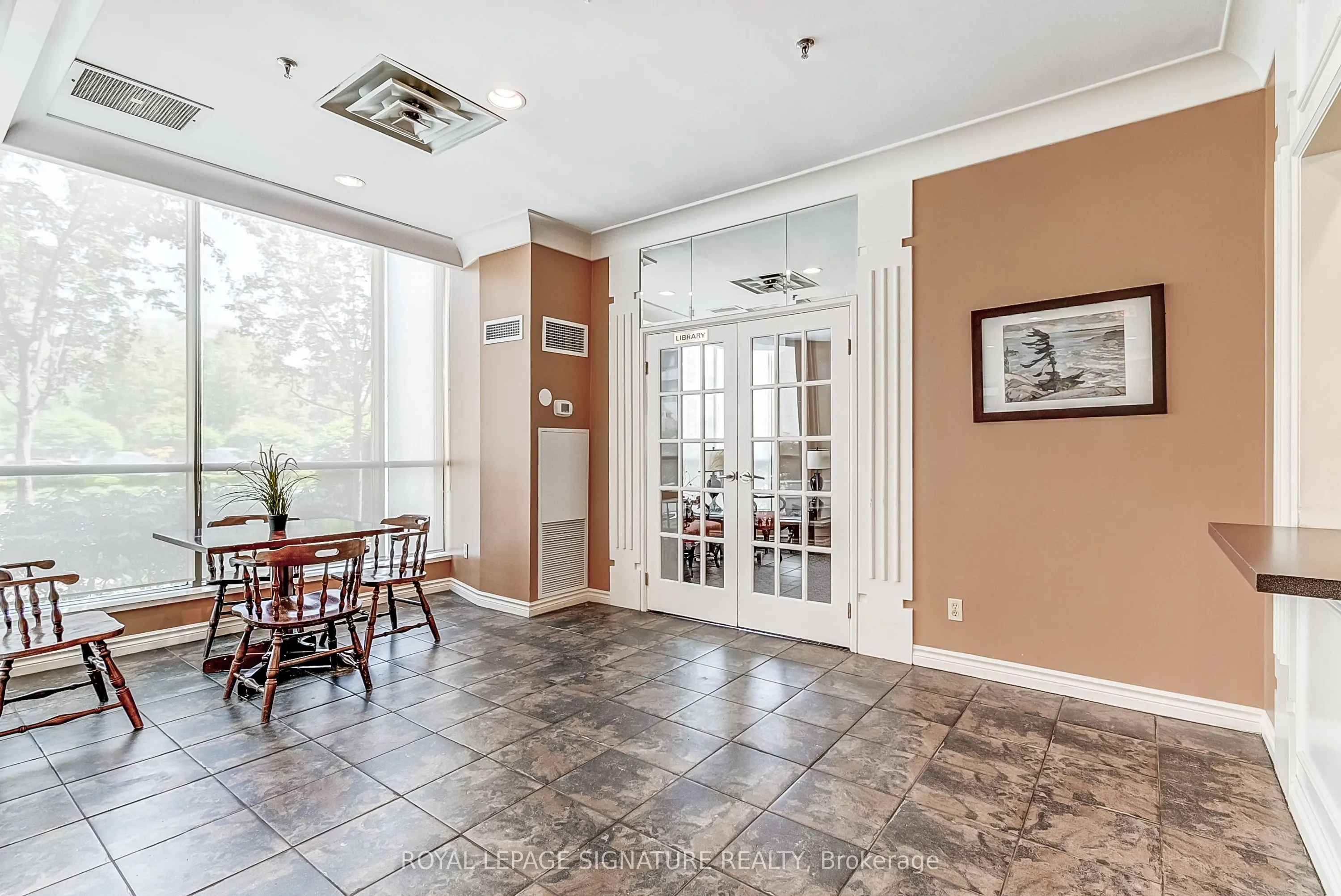 75 King Street E, #1105