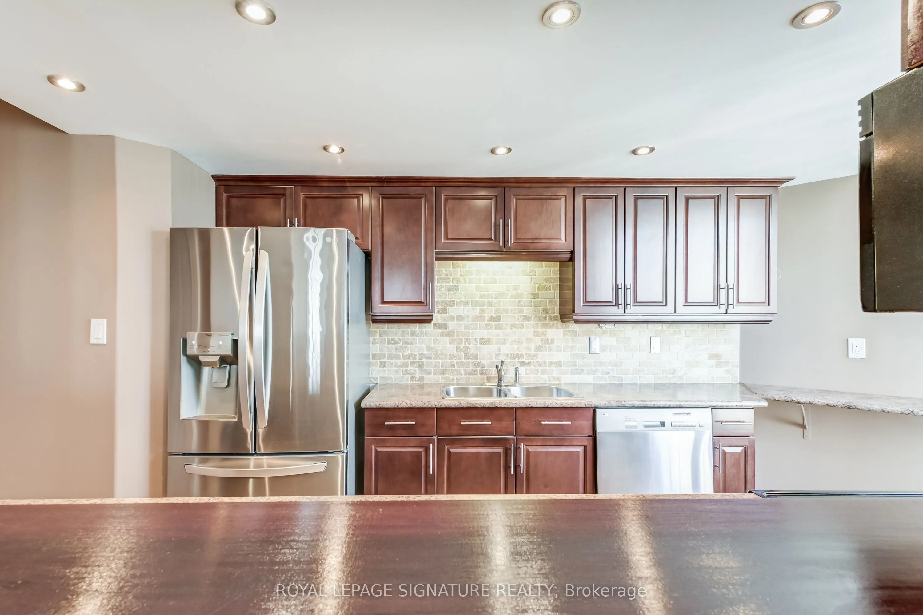 75 King Street E, #1105