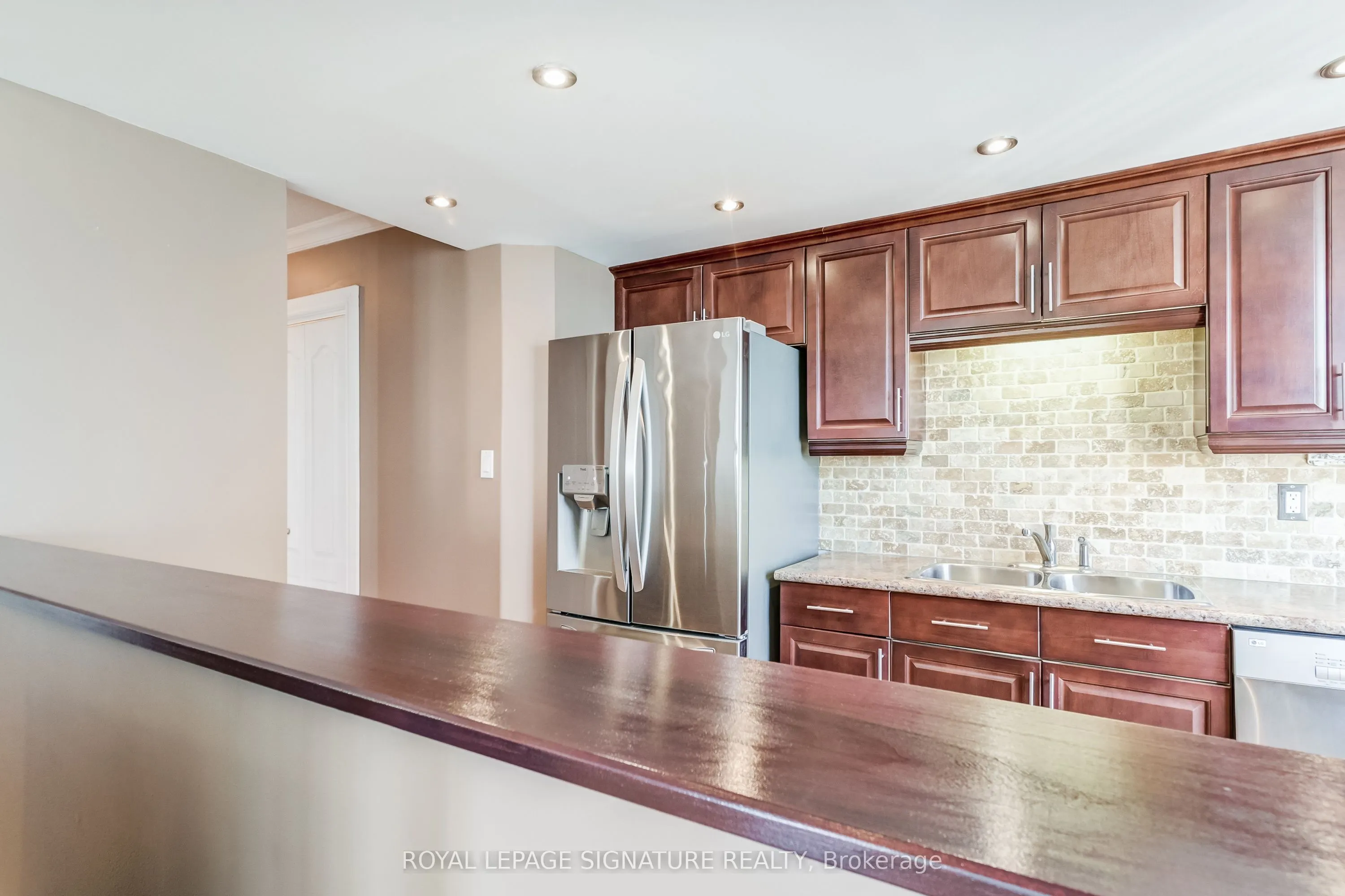 75 King Street E, #1105