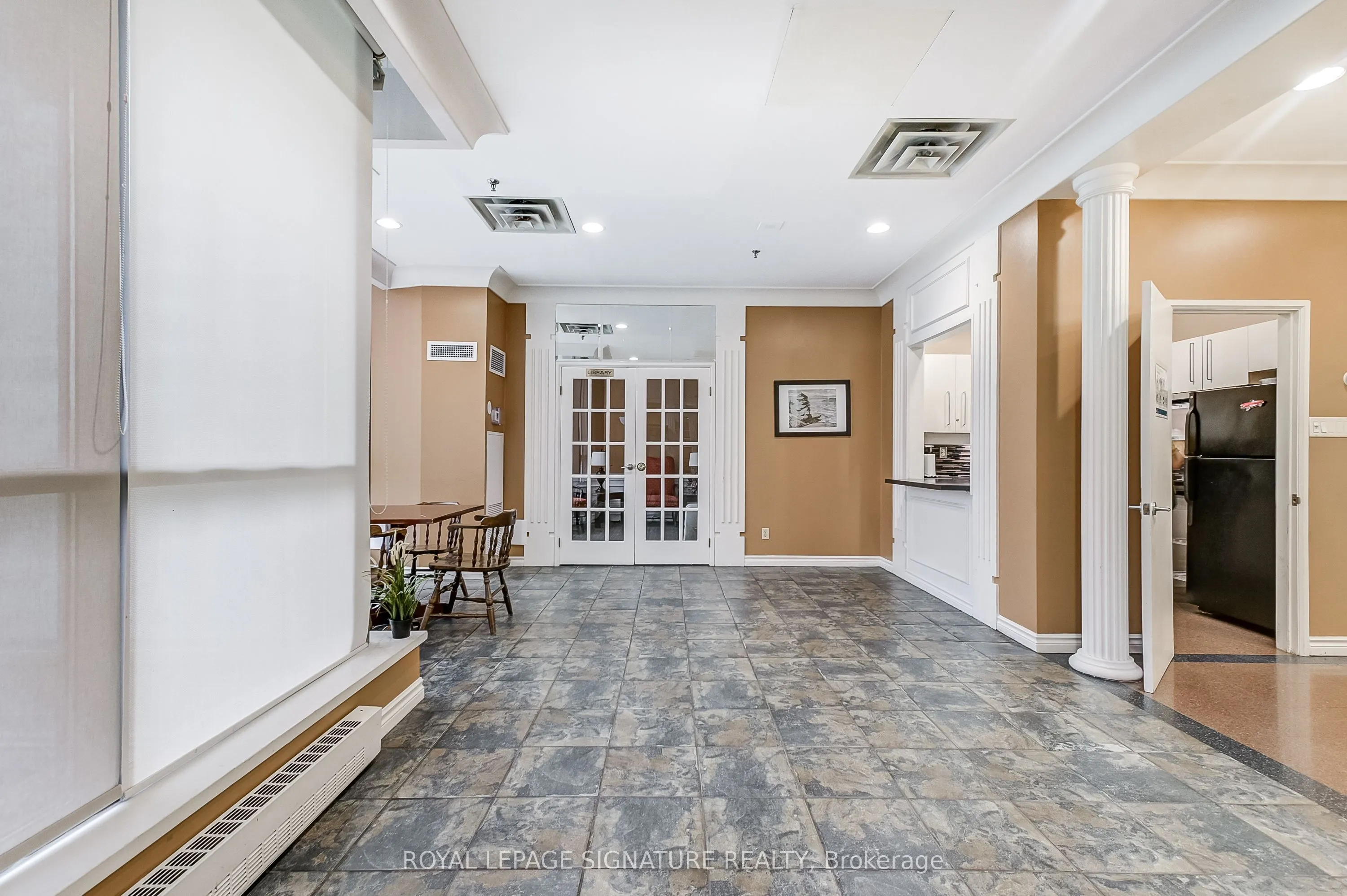 75 King Street E, #1105