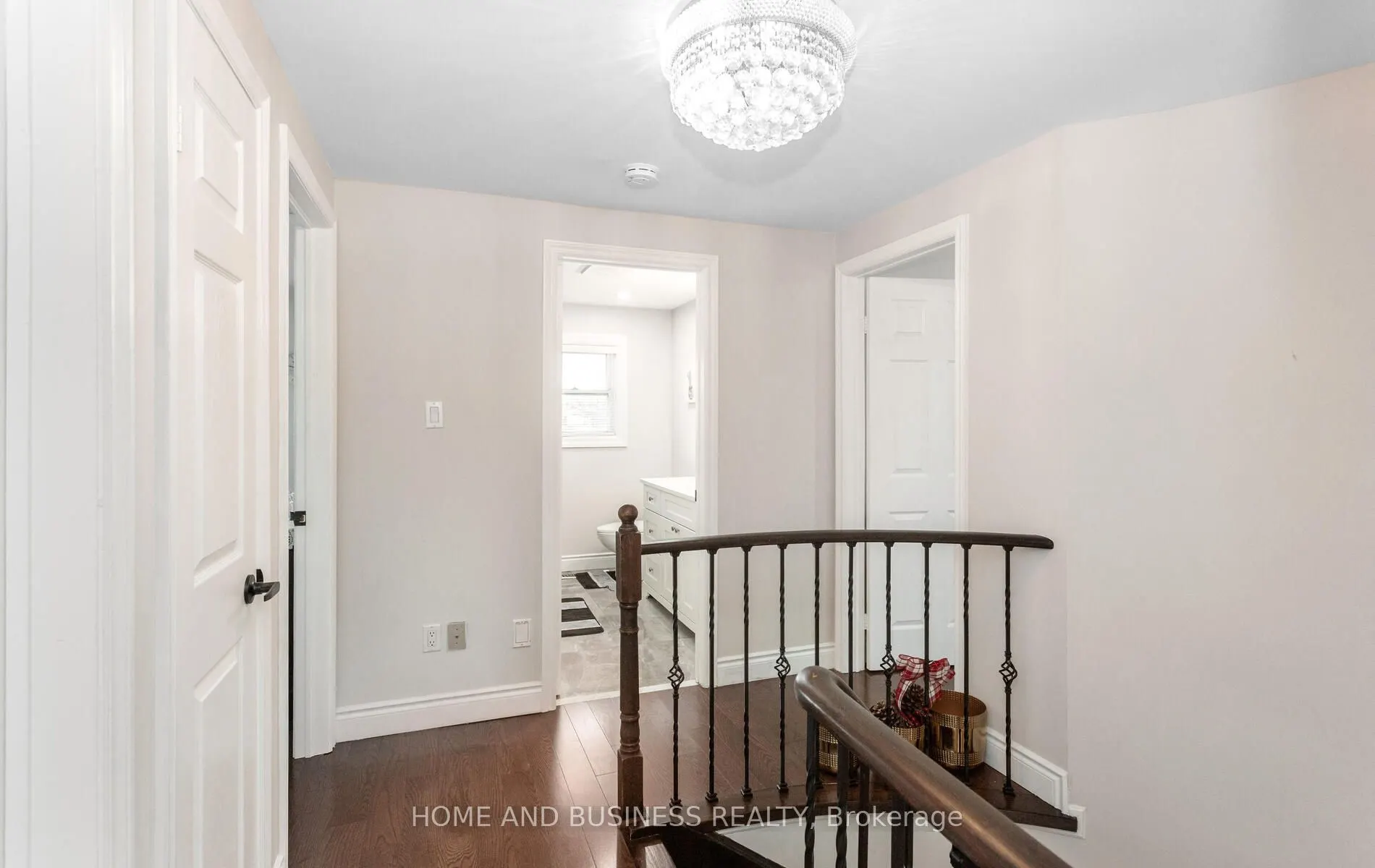 6919 Hickling Crescent