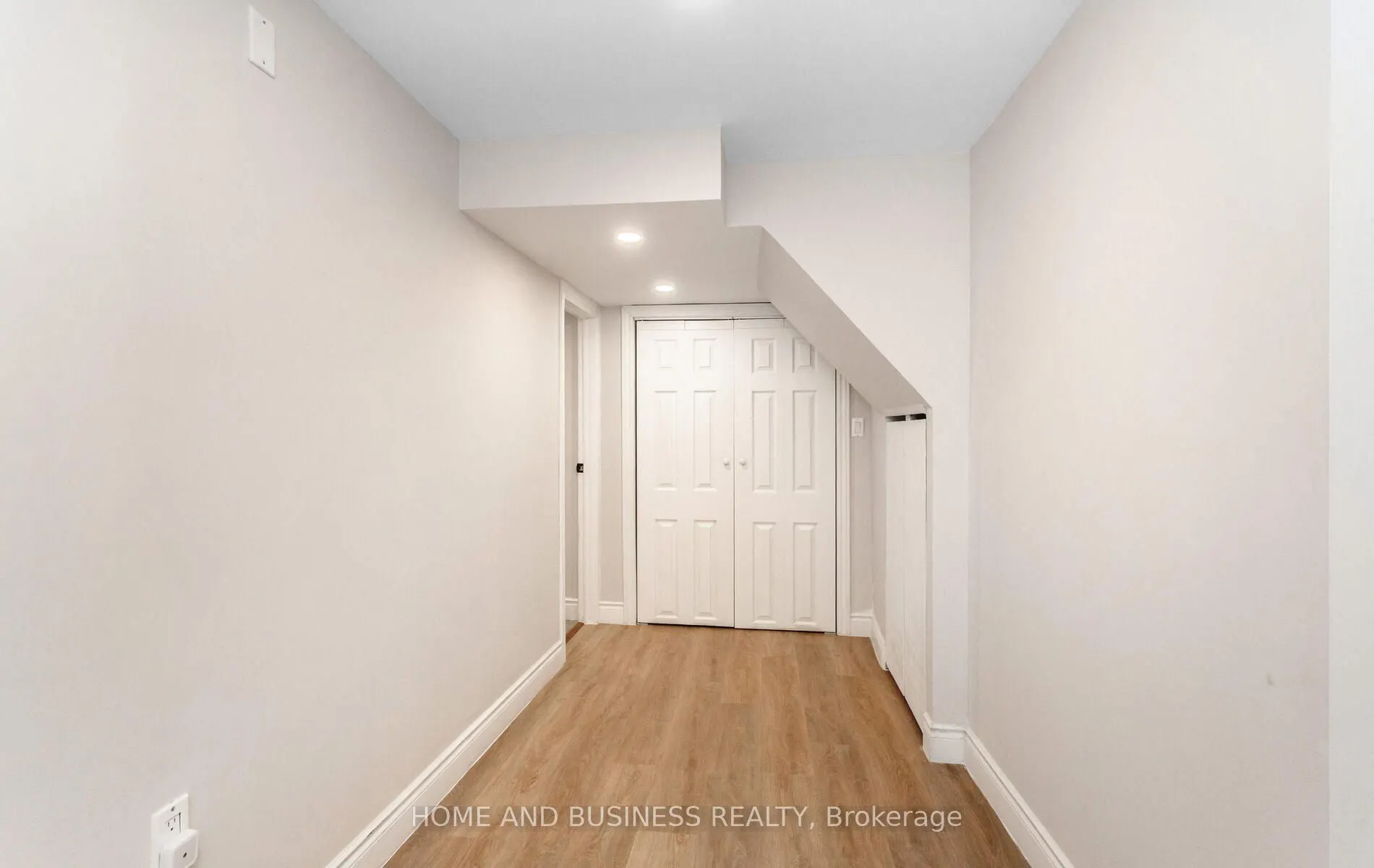 6919 Hickling Crescent