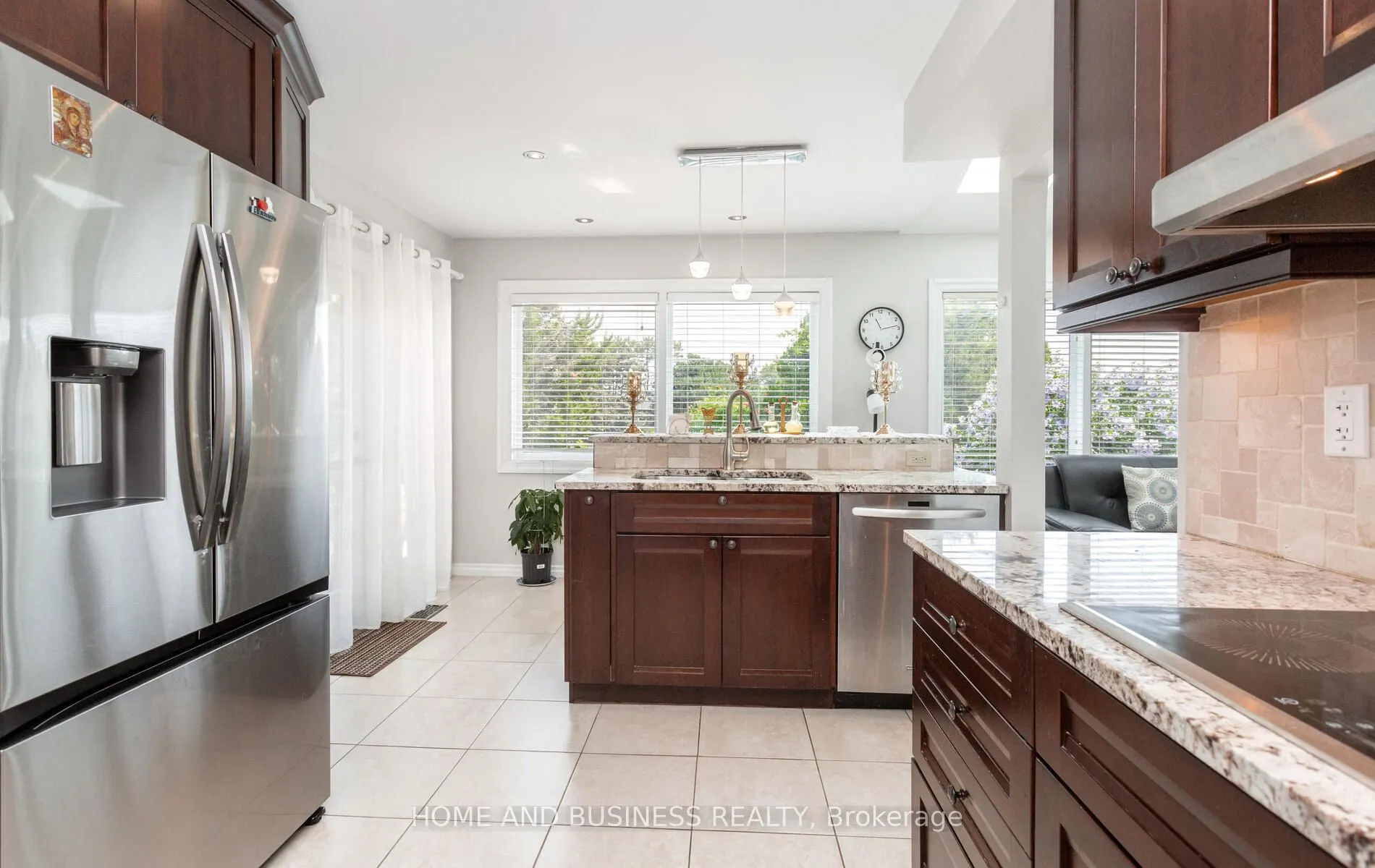 6919 Hickling Crescent