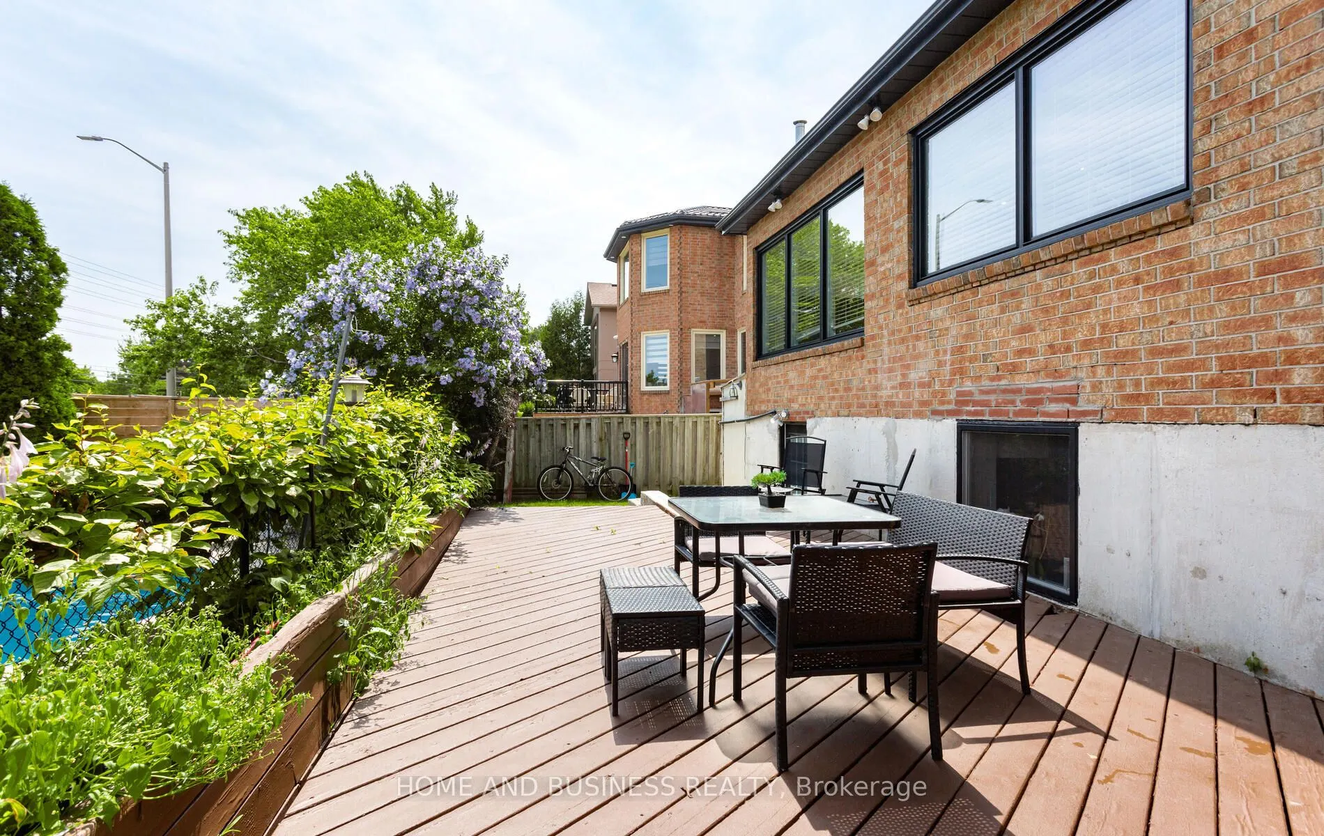 6919 Hickling Crescent