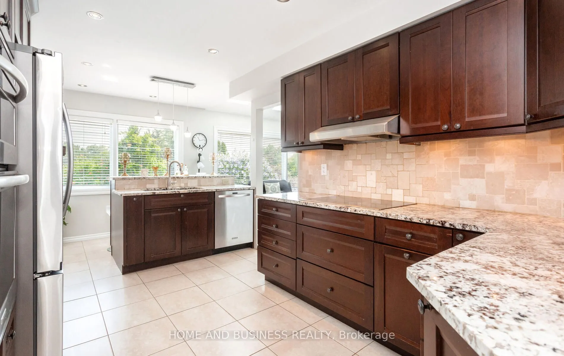 6919 Hickling Crescent