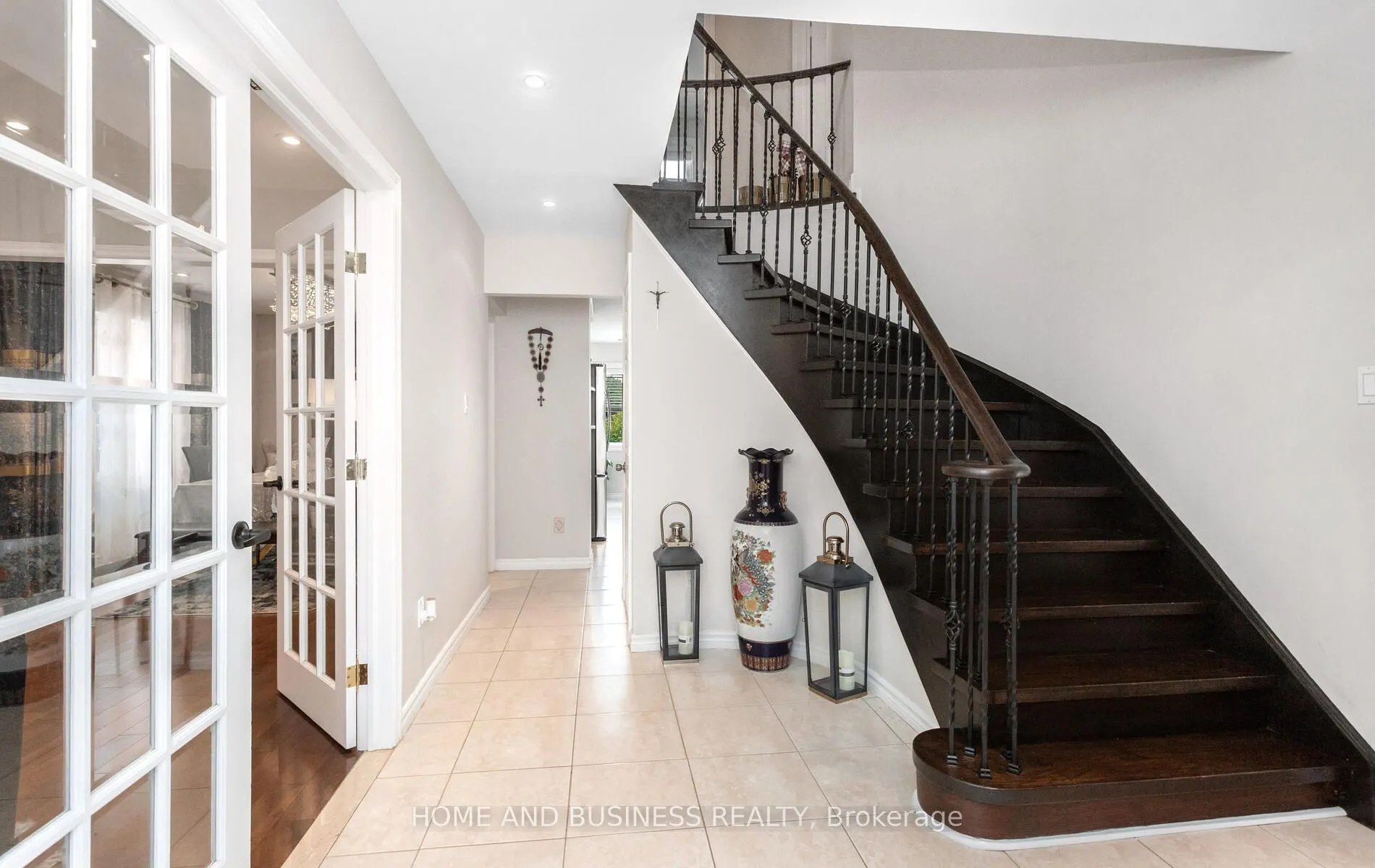 6919 Hickling Crescent