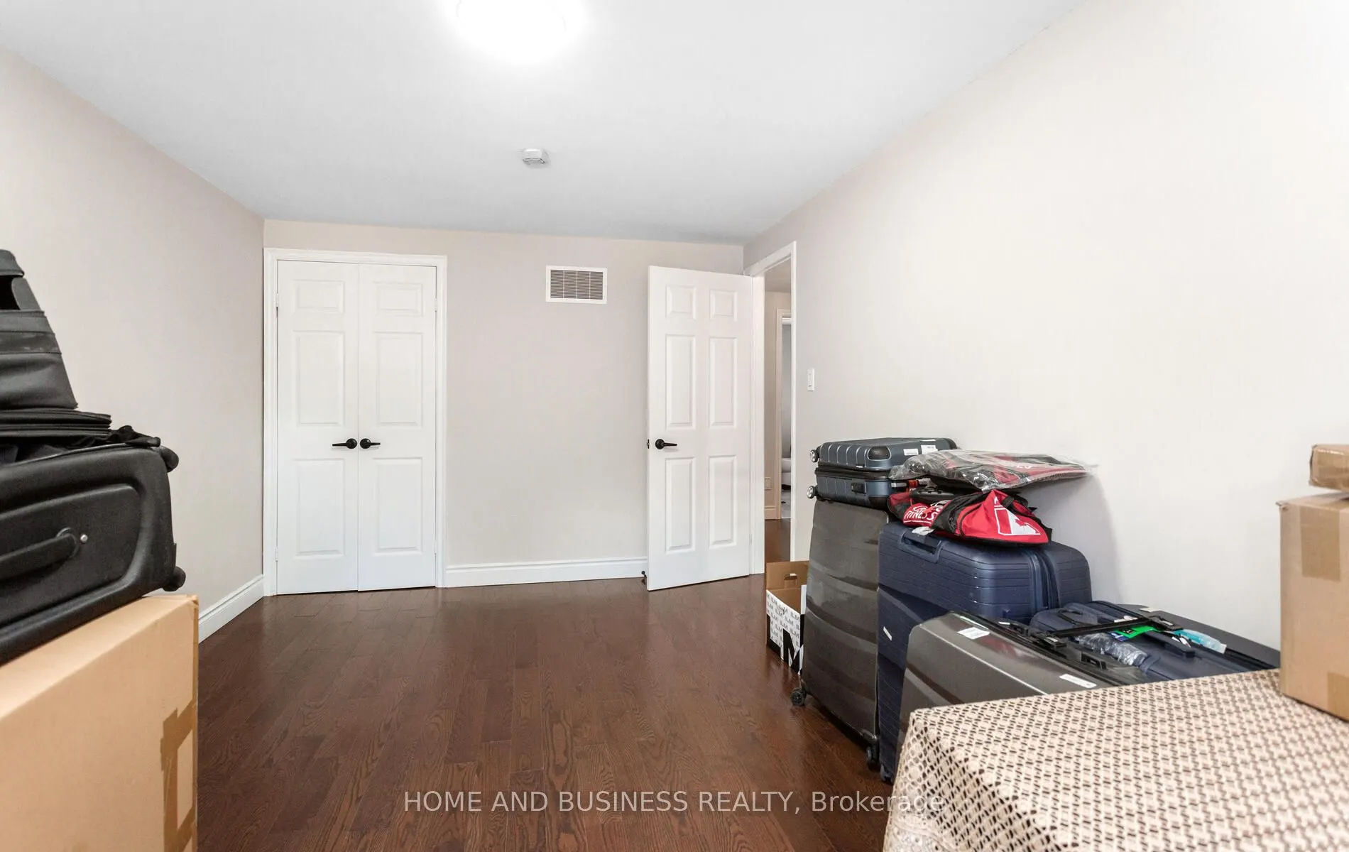 6919 Hickling Crescent