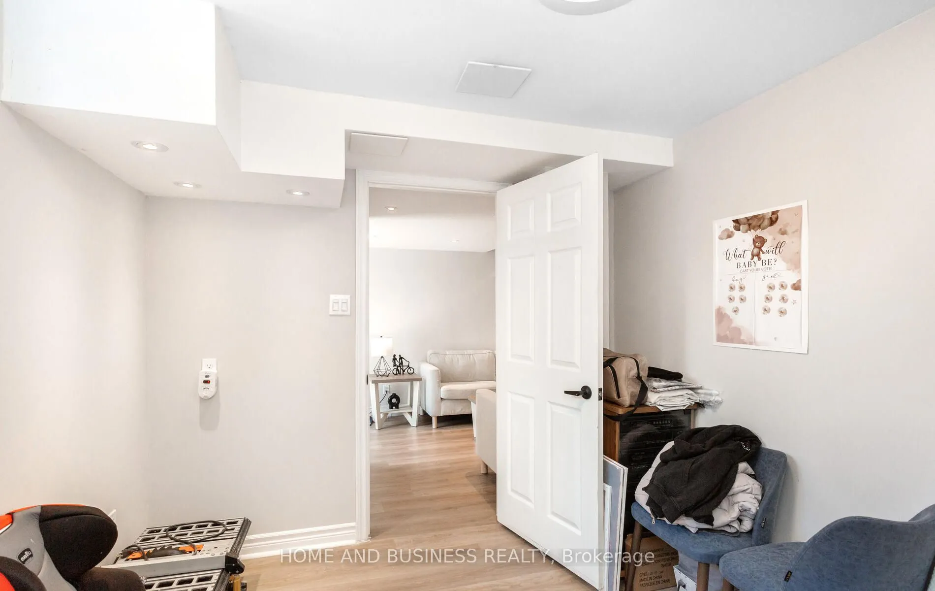 6919 Hickling Crescent