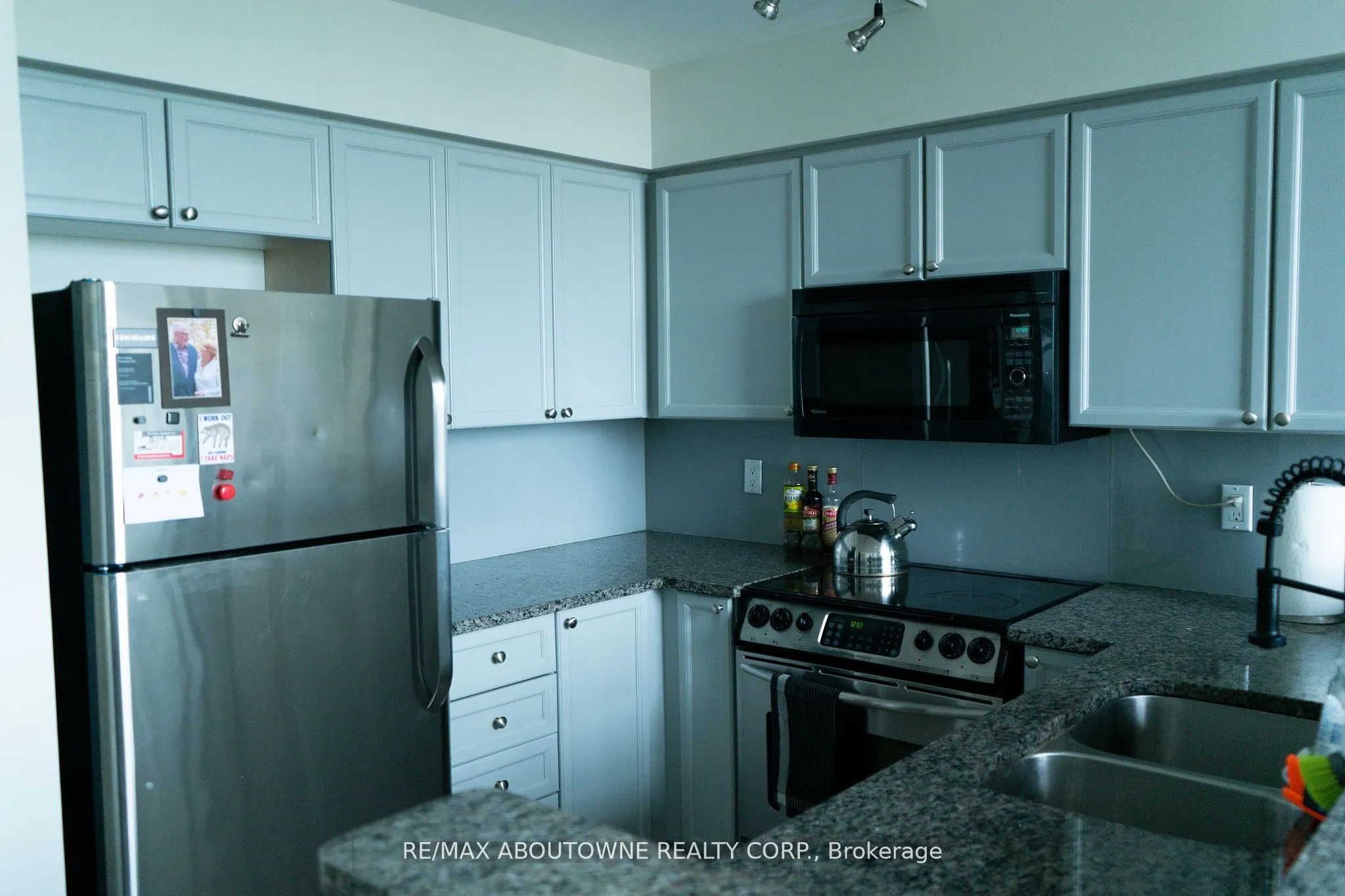 250 Manitoba Street, #814