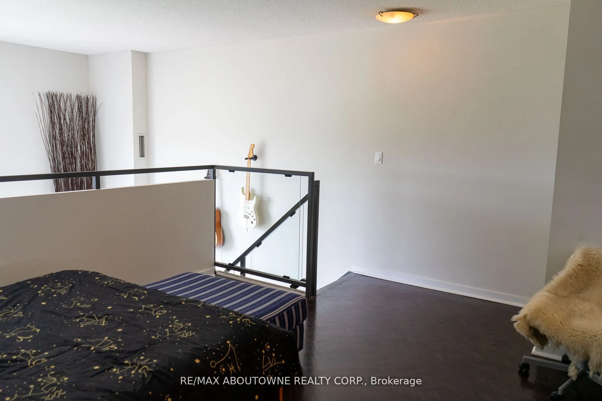 250 Manitoba Street, #814