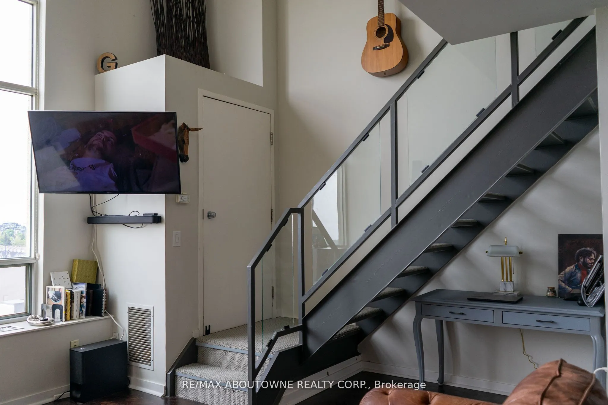 250 Manitoba Street, #814