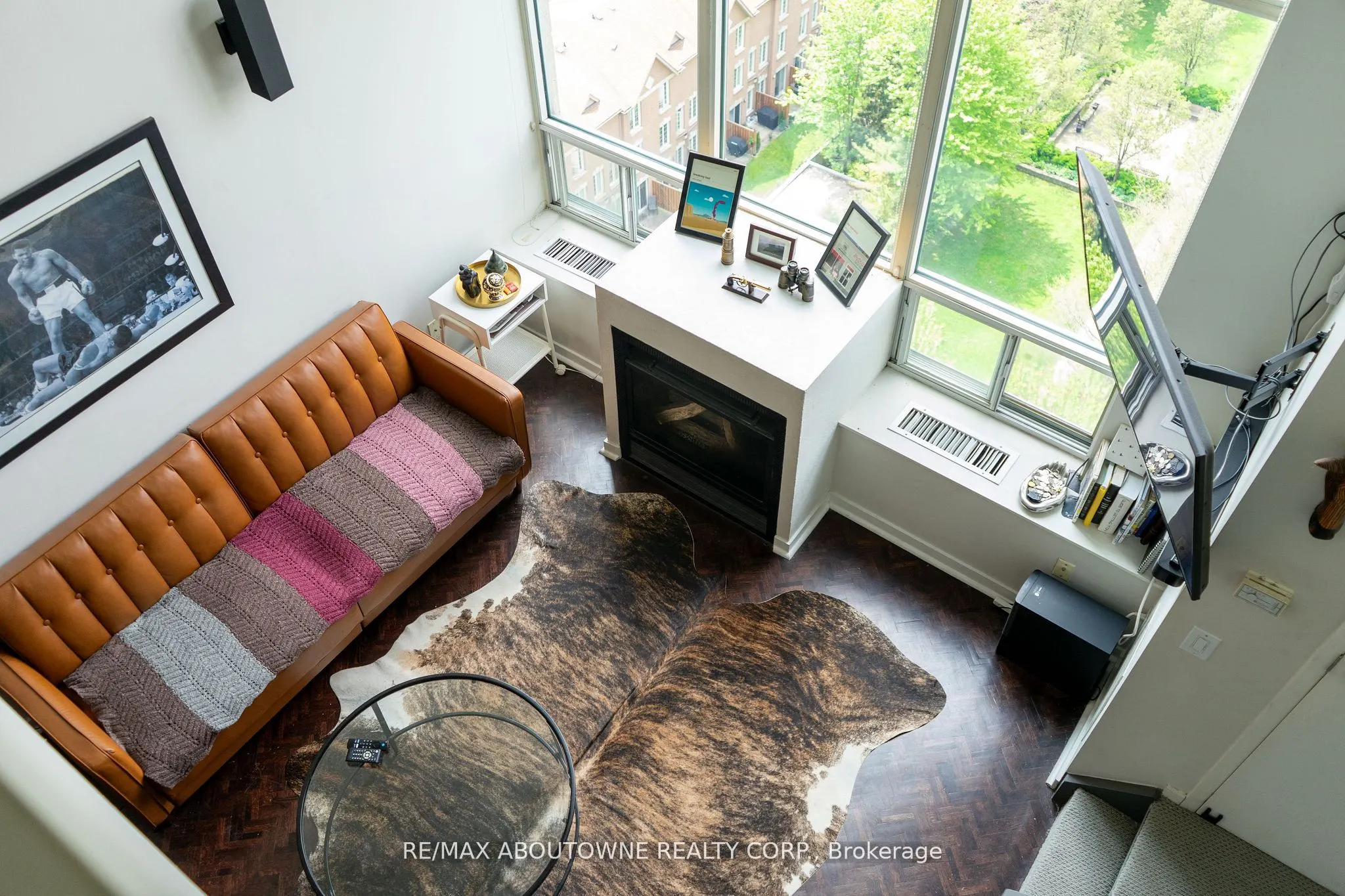 250 Manitoba Street, #814