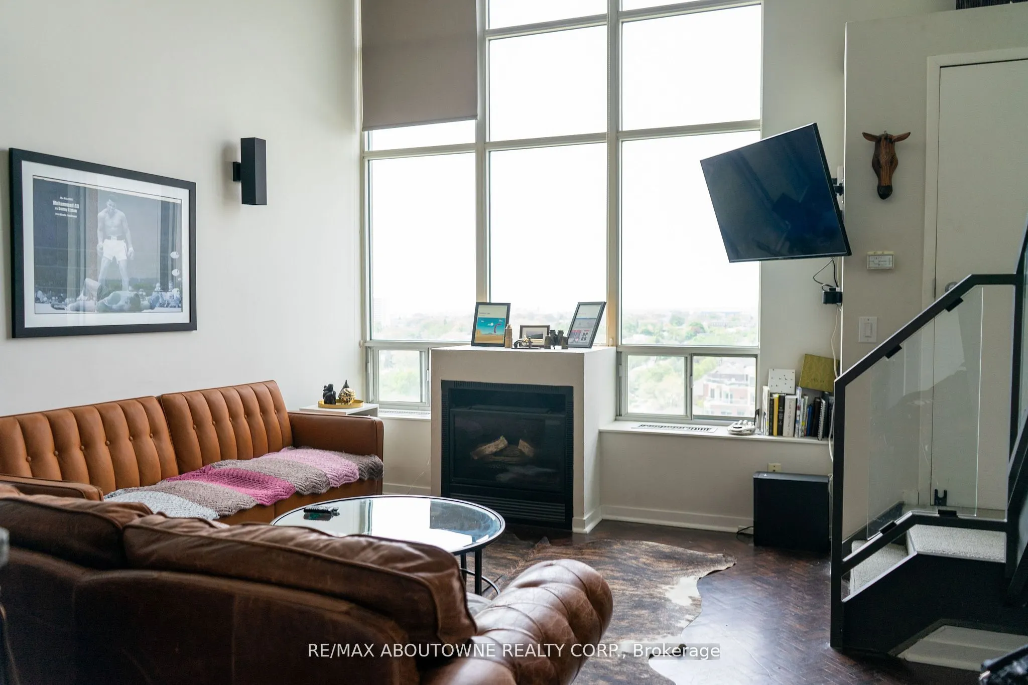 250 Manitoba Street, #814