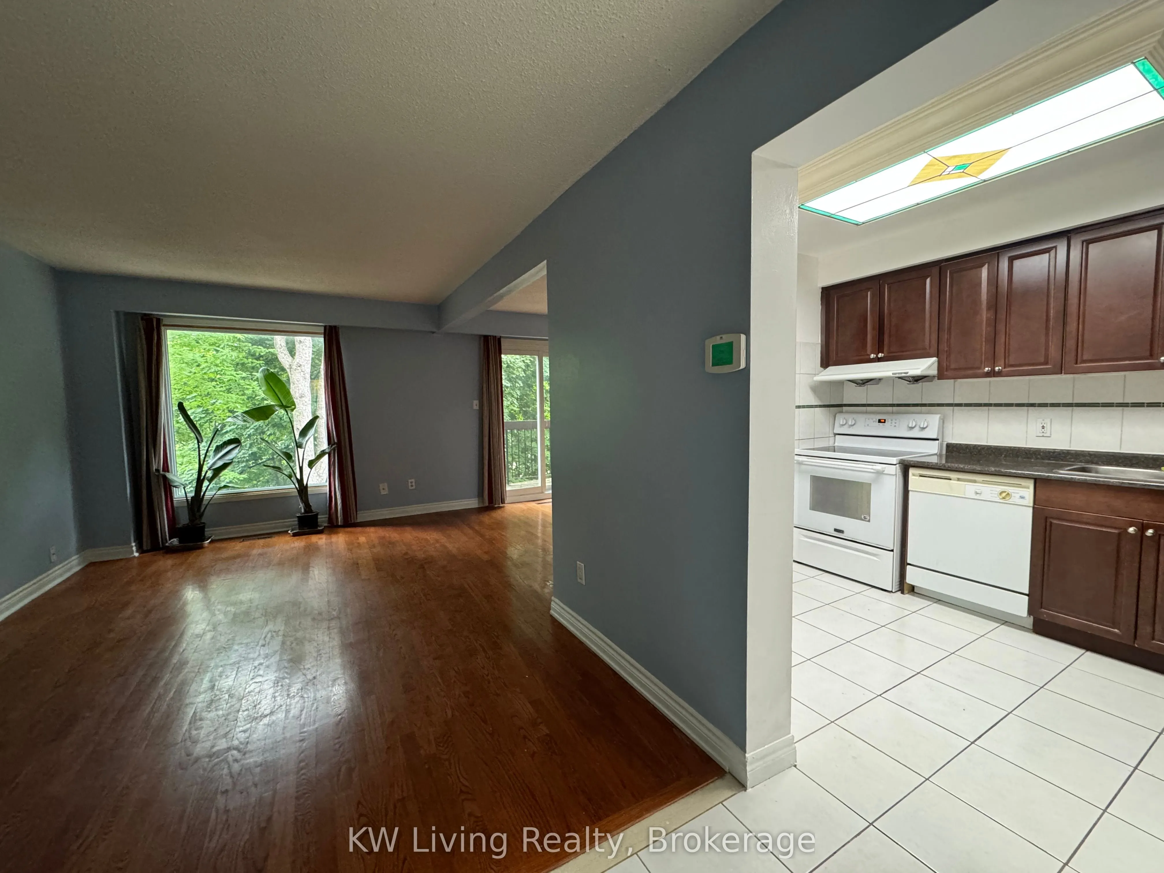 900 Dundas Street W, #26