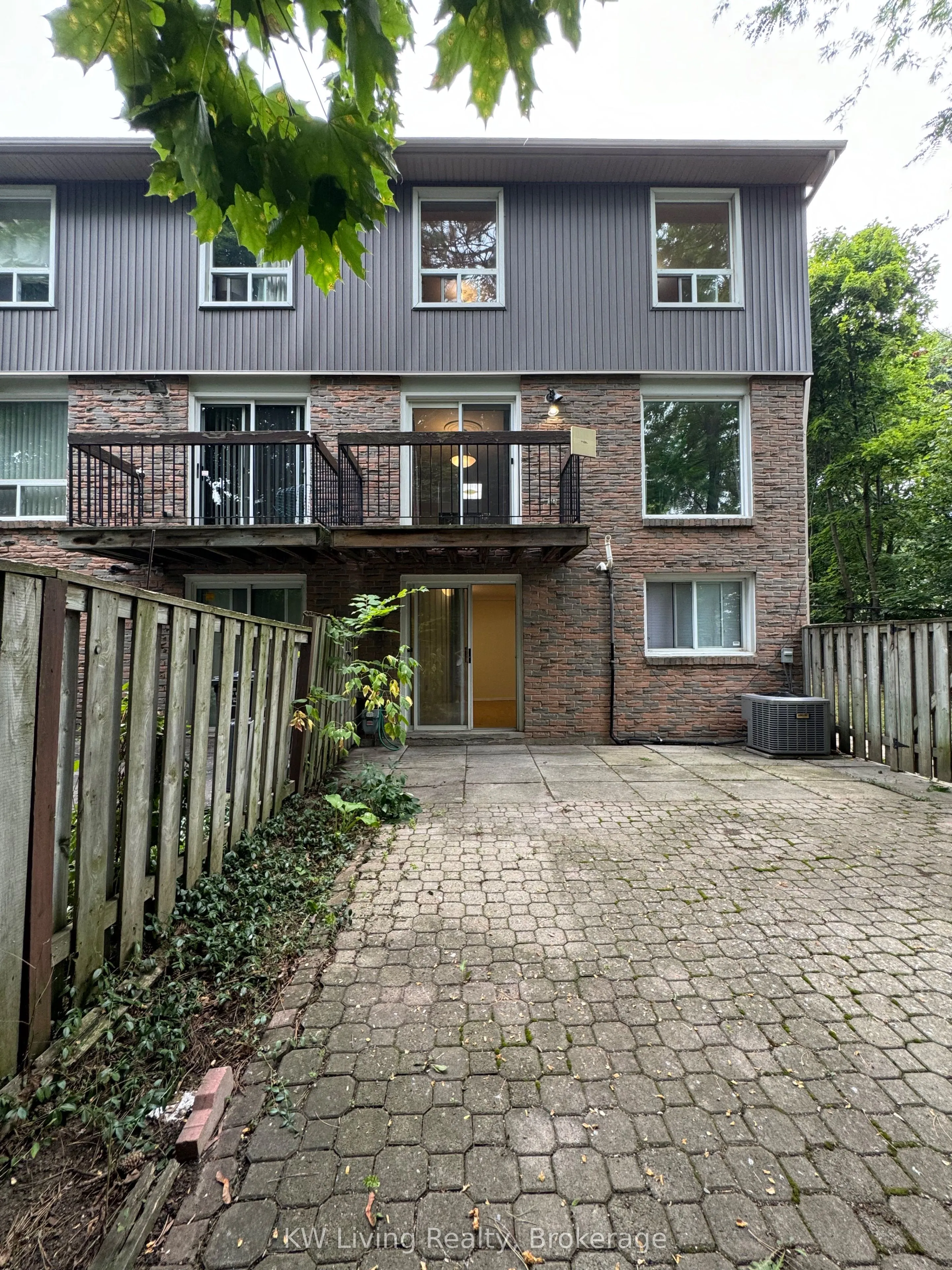 900 Dundas Street W, #26