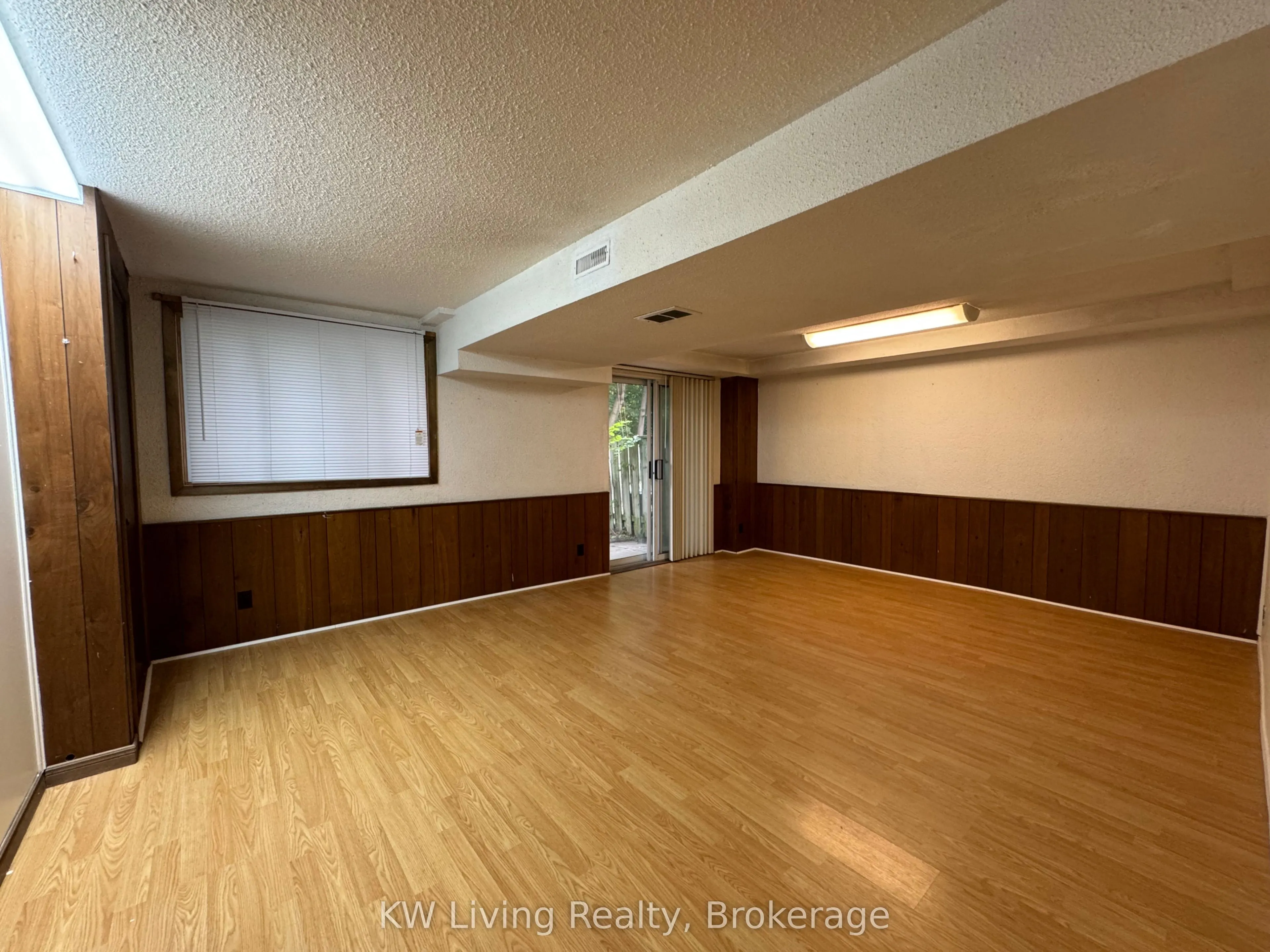 900 Dundas Street W, #26