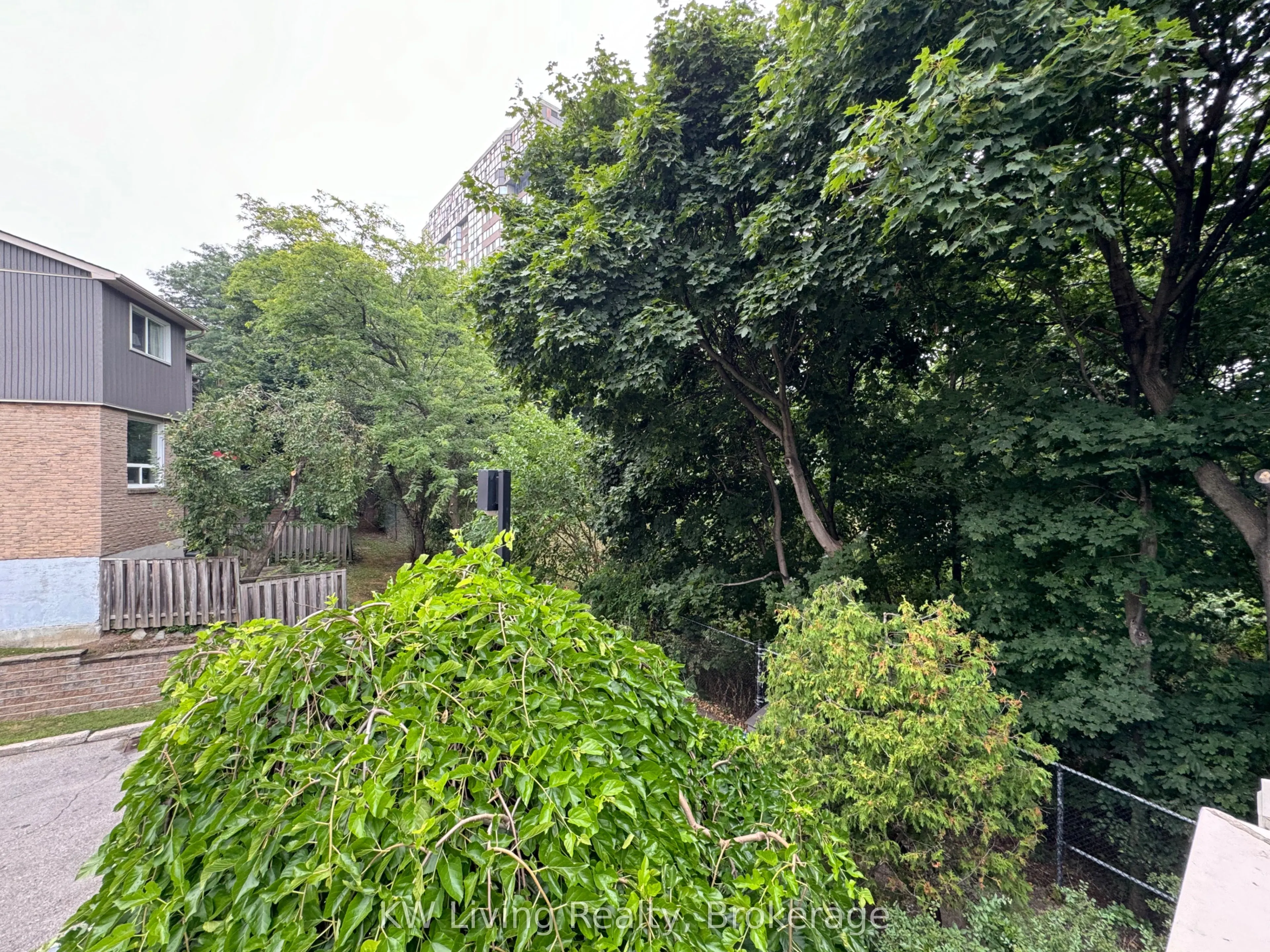 900 Dundas Street W, #26