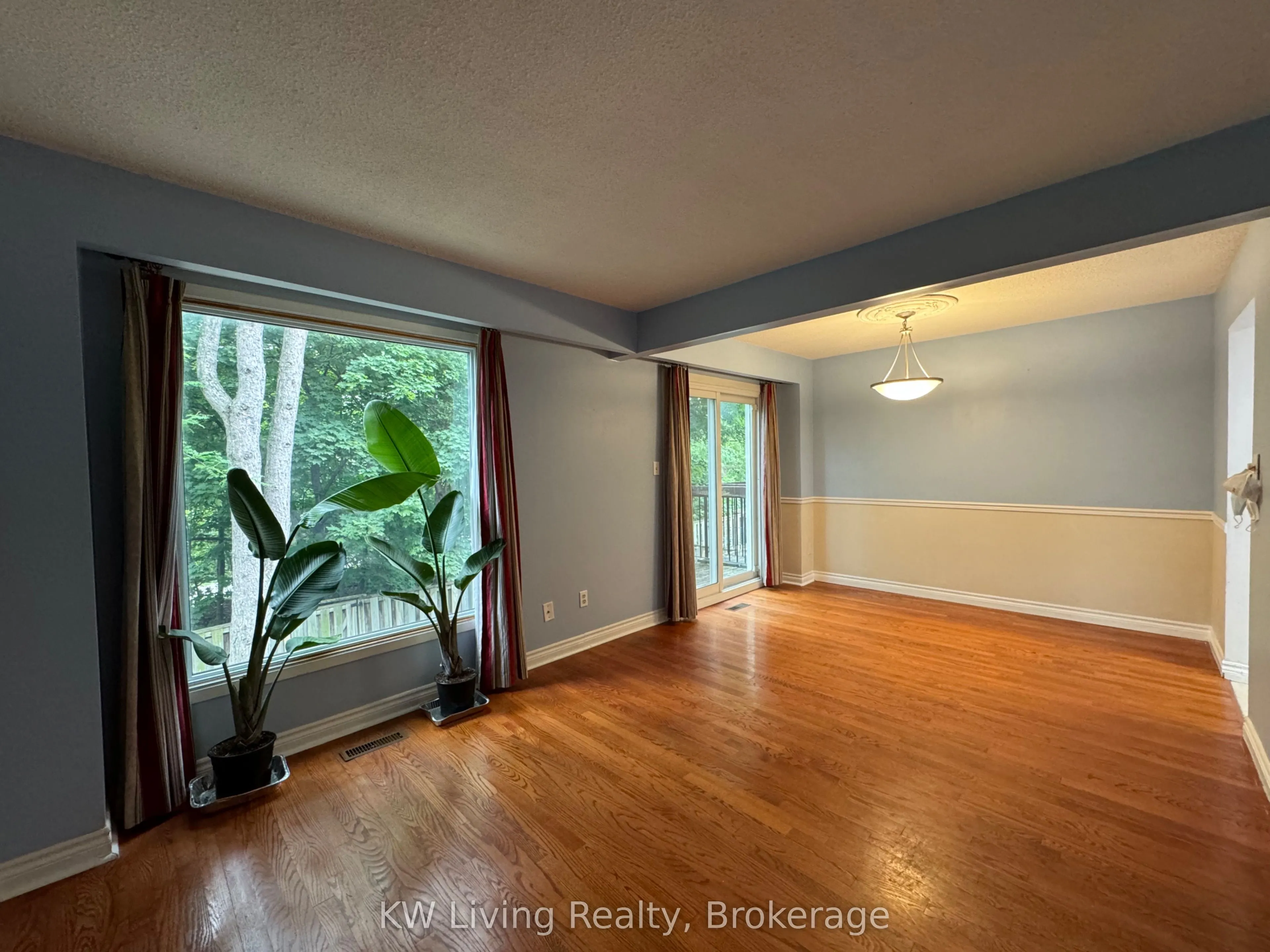 900 Dundas Street W, #26