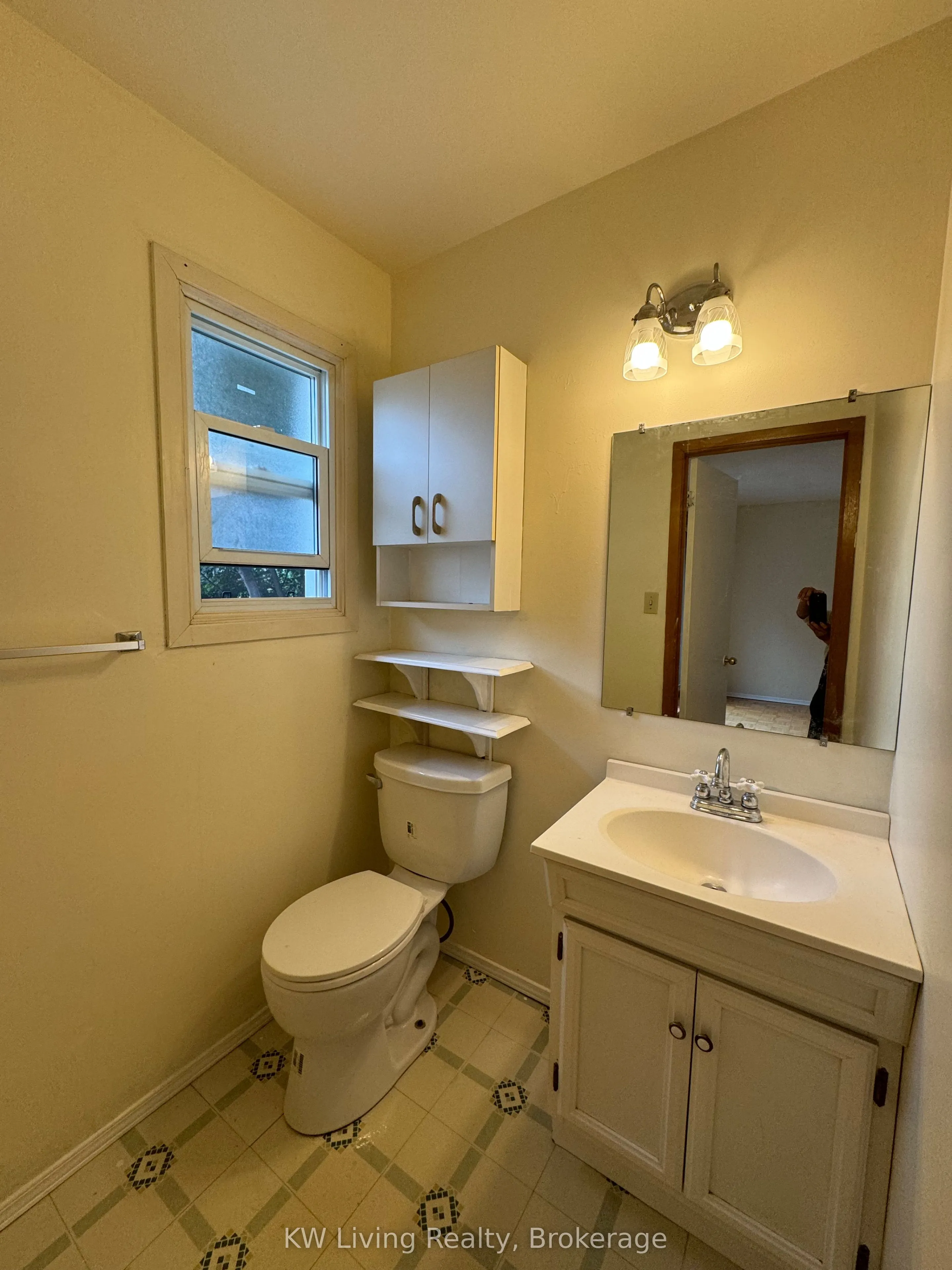 900 Dundas Street W, #26