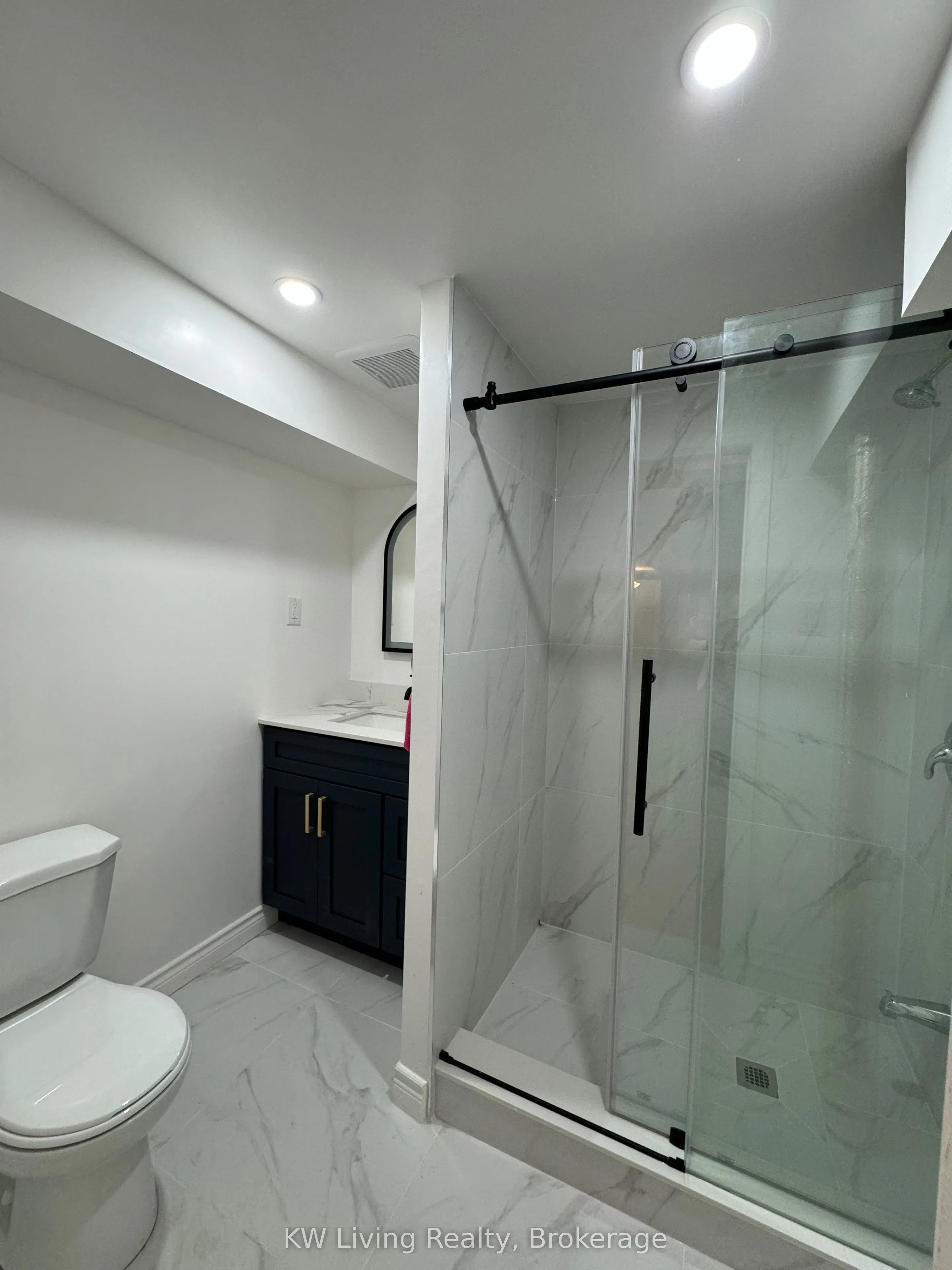 900 Dundas Street W, #26