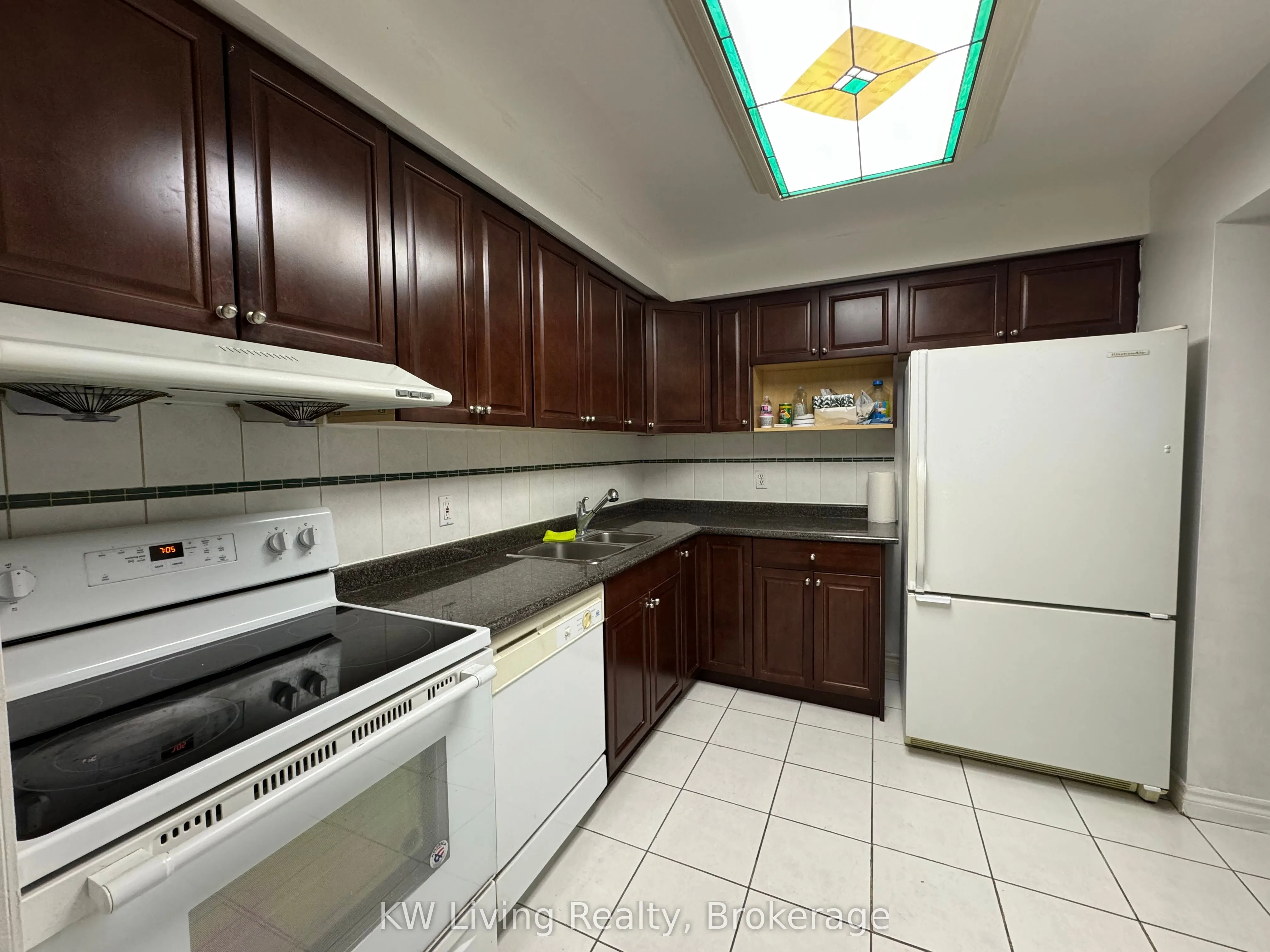 900 Dundas Street W, #26