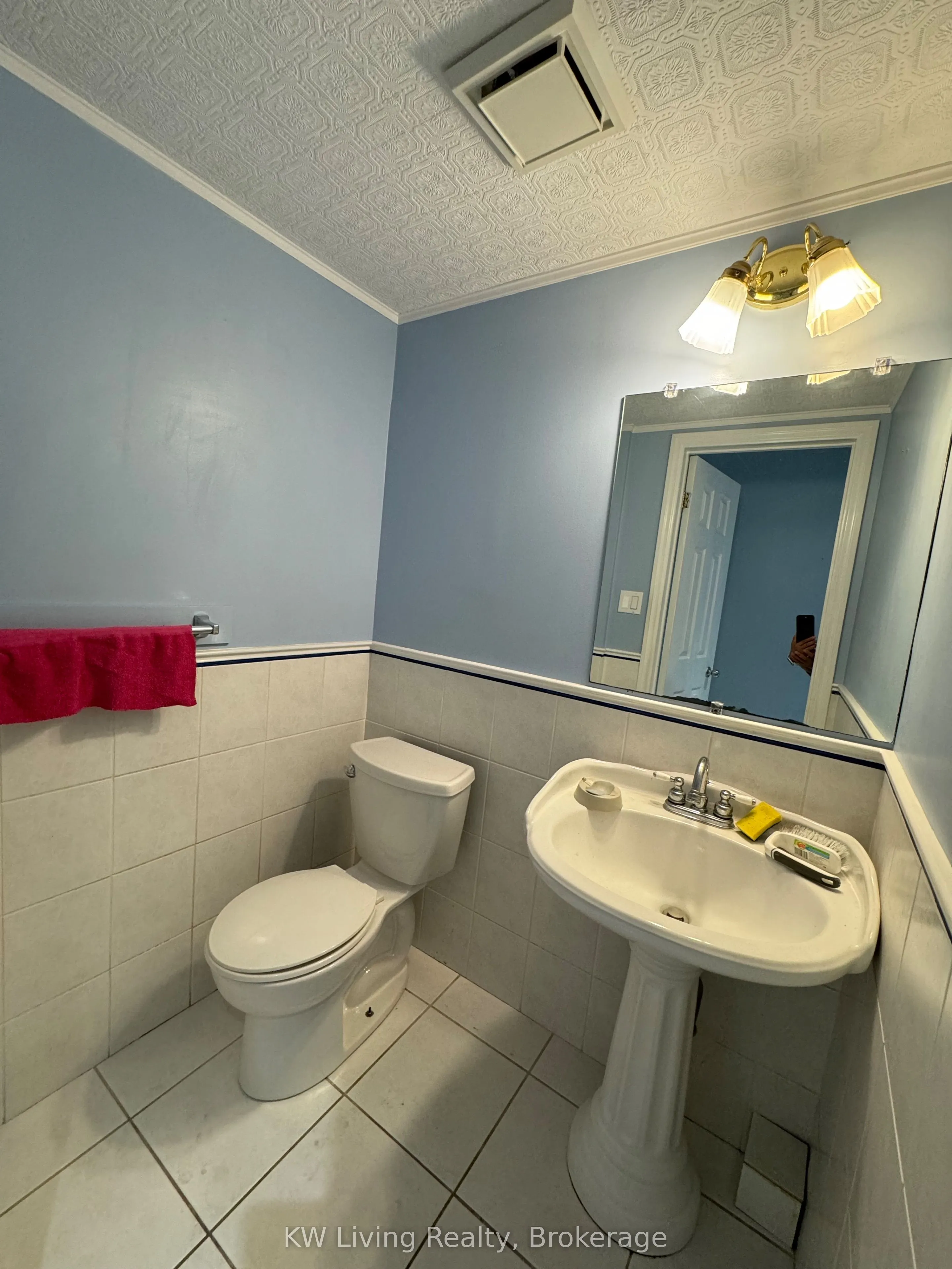 900 Dundas Street W, #26