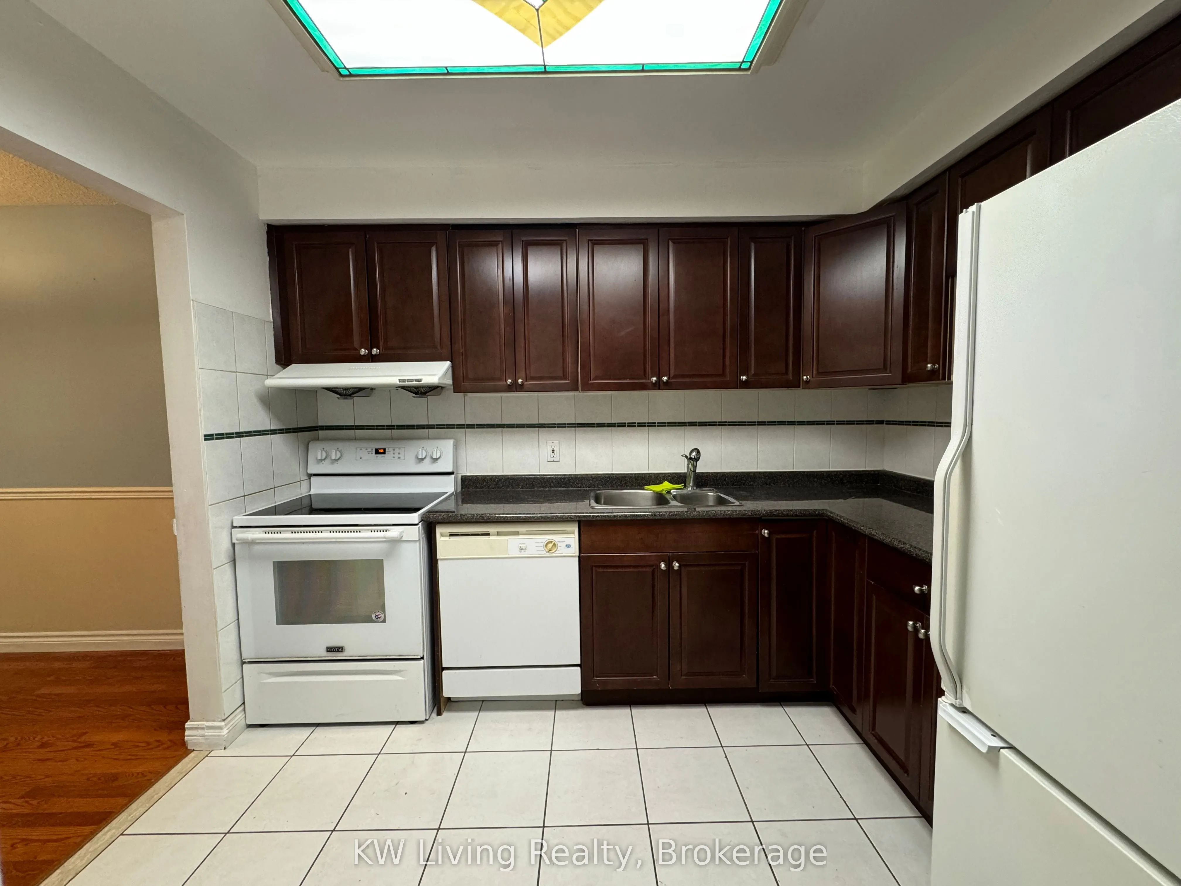 900 Dundas Street W, #26