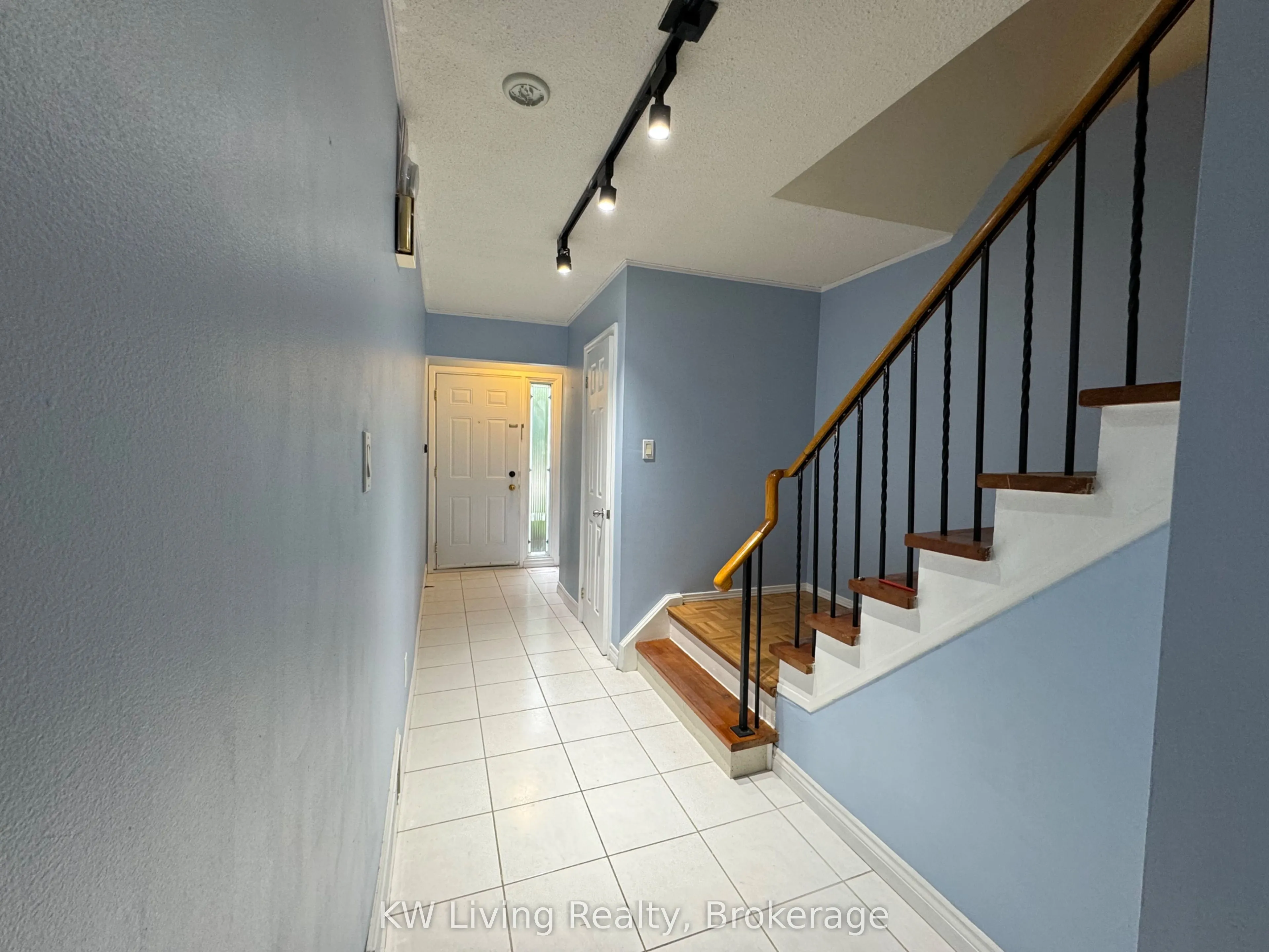 900 Dundas Street W, #26