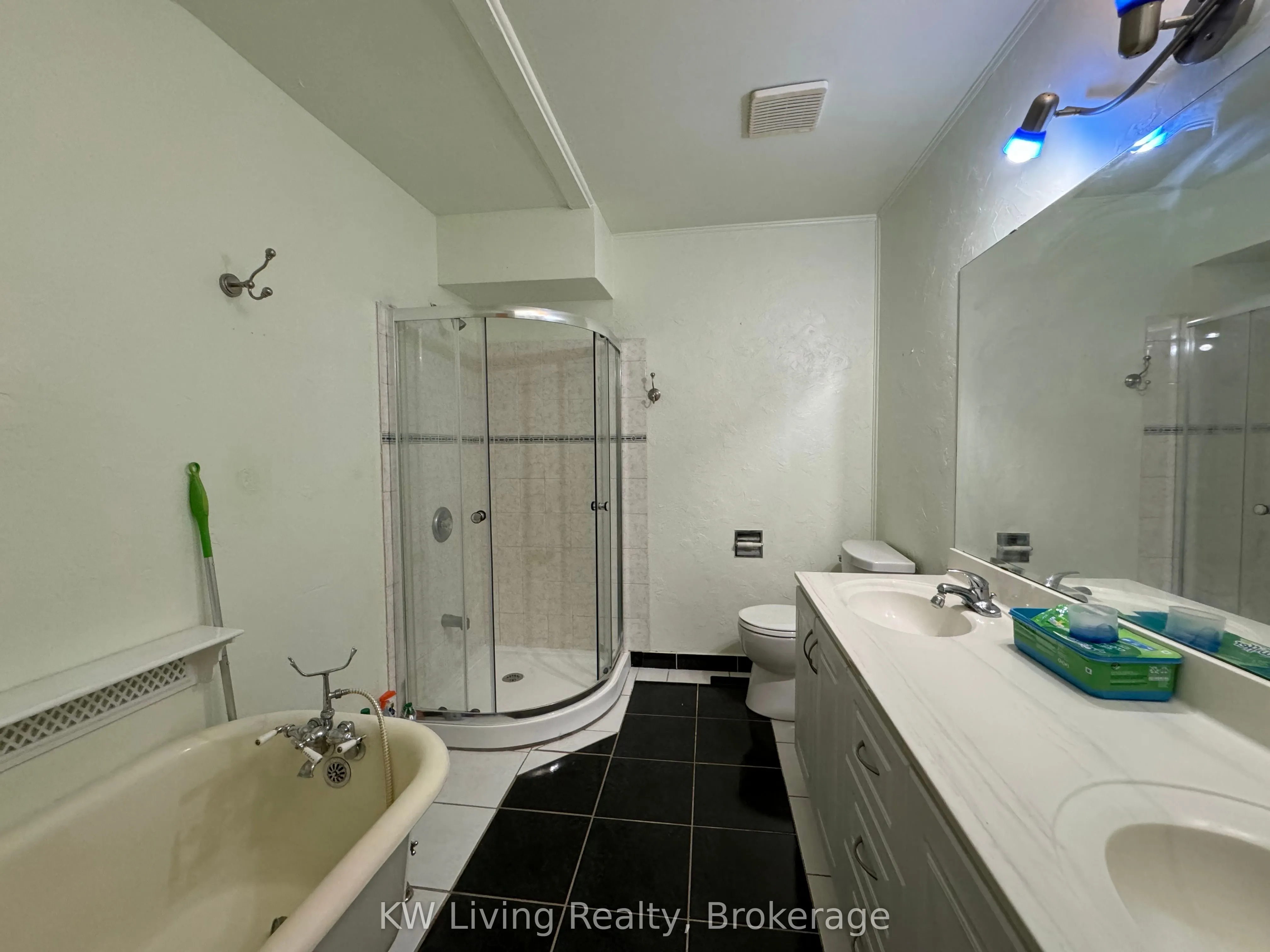900 Dundas Street W, #26