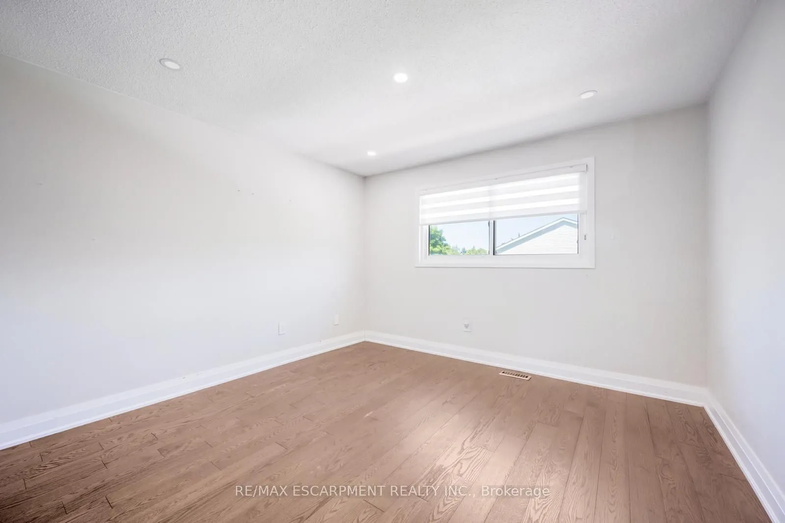 17 Nantucket Crescent