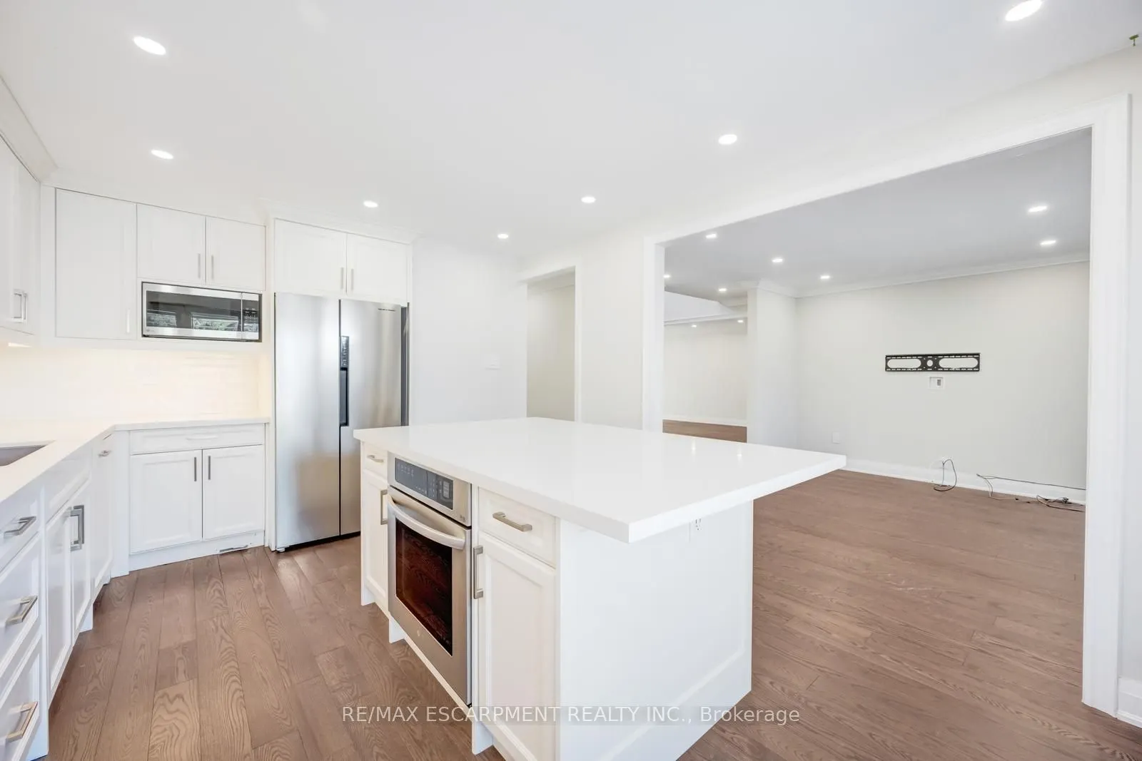 17 Nantucket Crescent