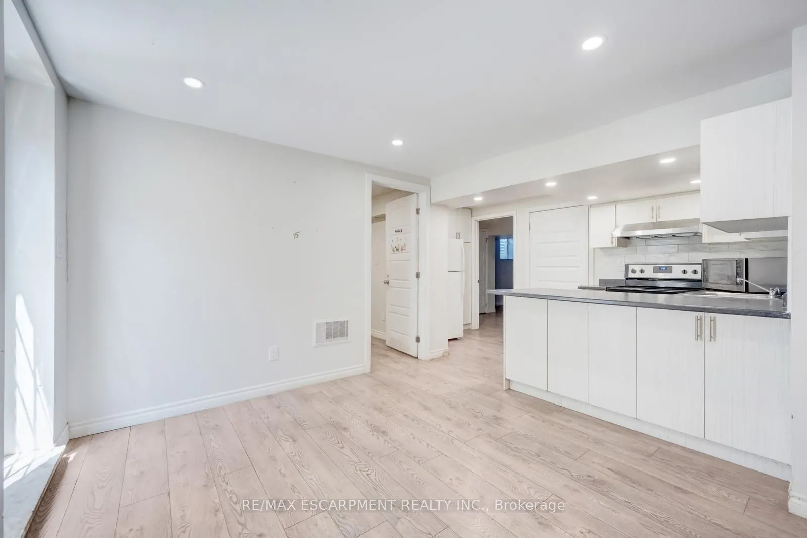17 Nantucket Crescent