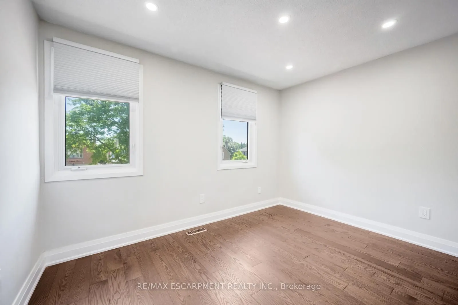 17 Nantucket Crescent