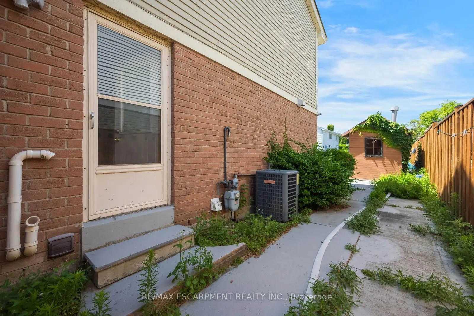 17 Nantucket Crescent
