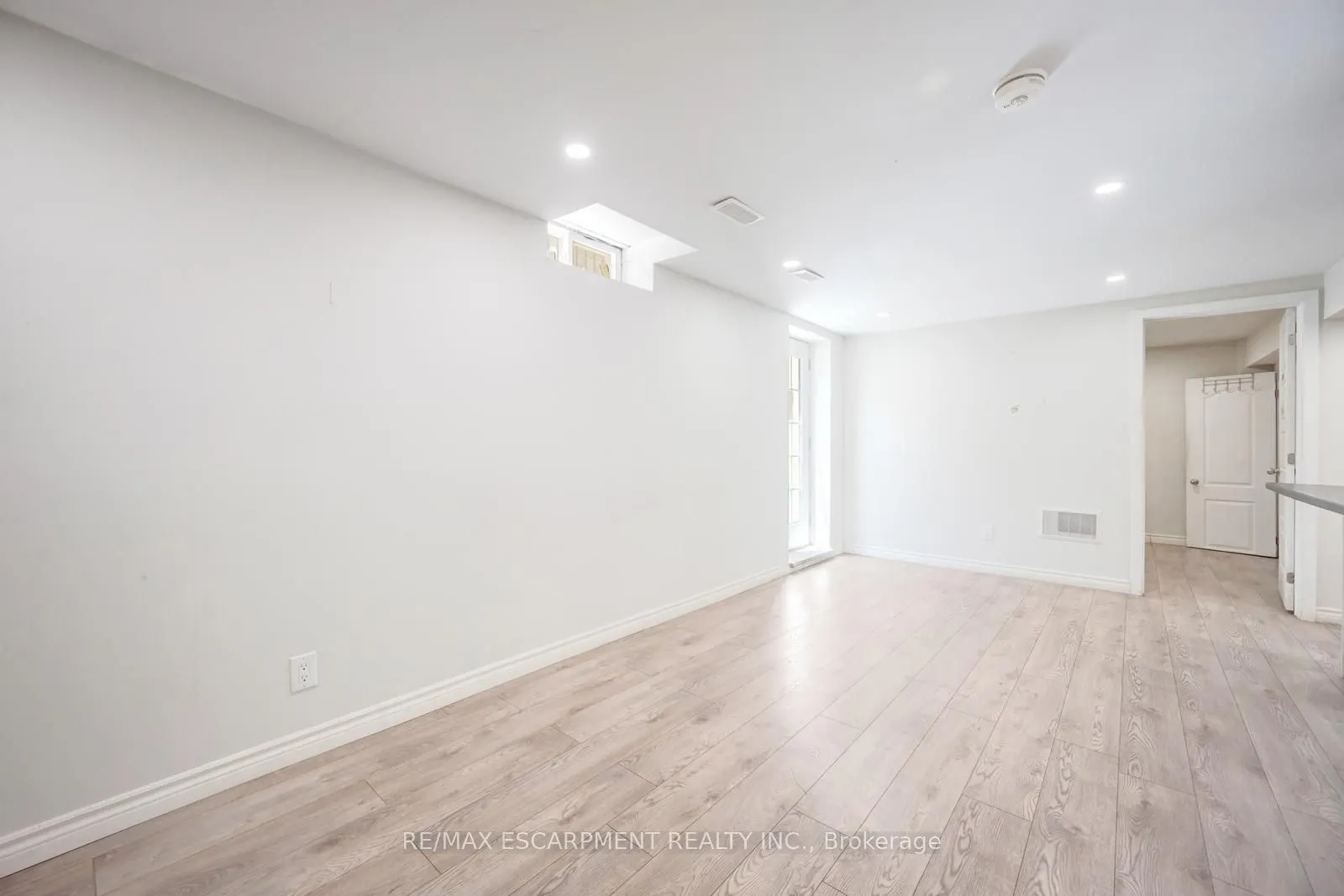 17 Nantucket Crescent